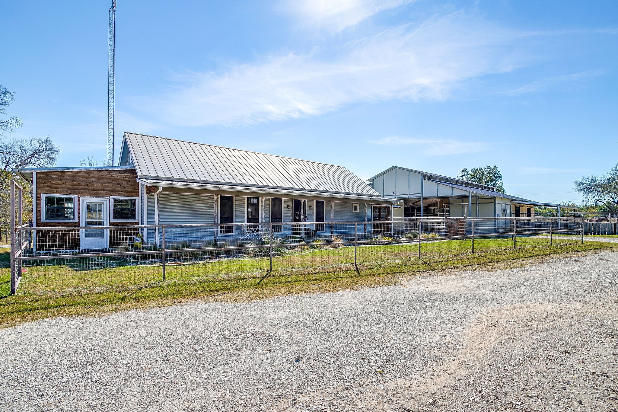 Property photo 04 of 4200 Fm 920, Weatherford, TX 76088 | MLS #21105074