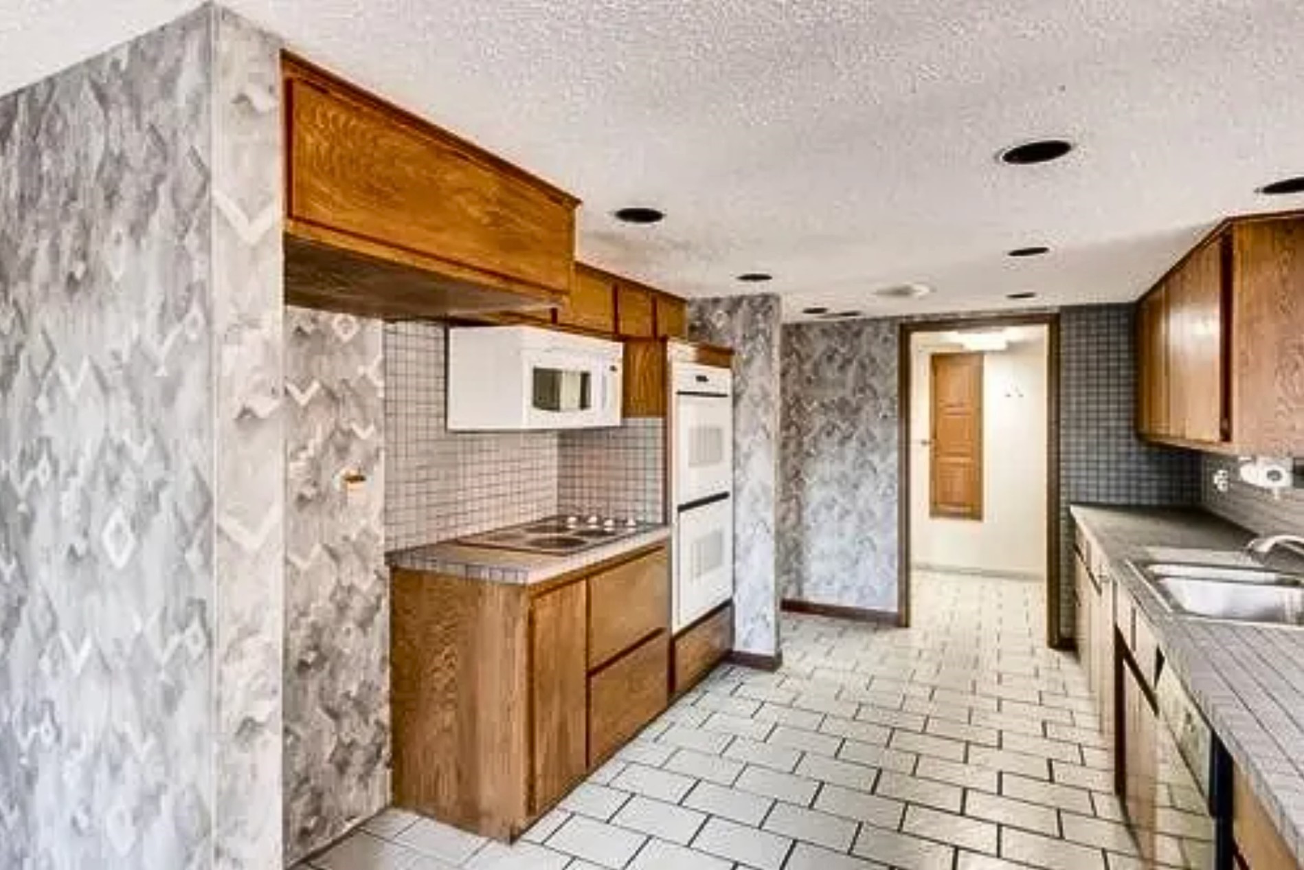 2706 S Surrey Drive, Carrollton, TX, 75006