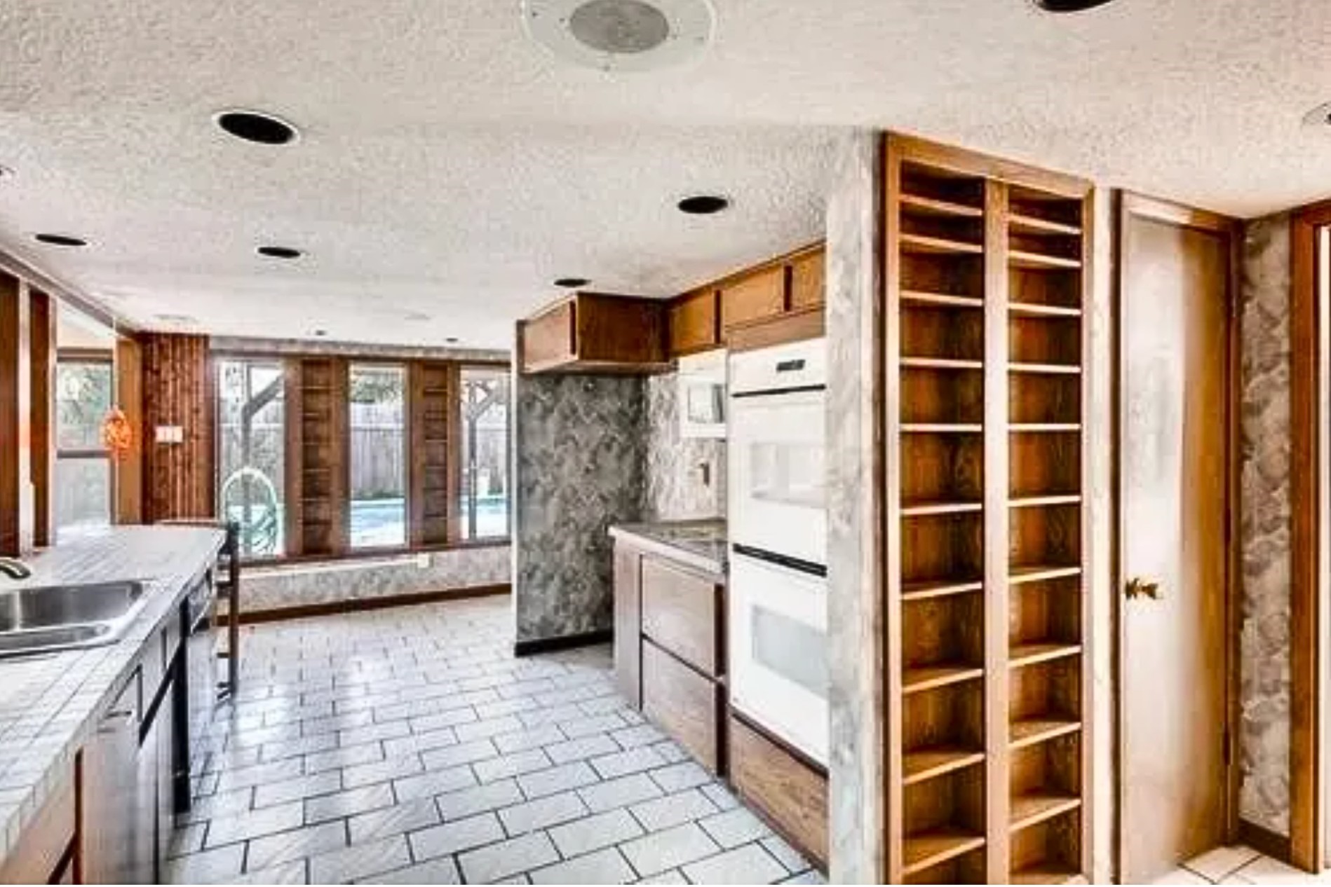 2706 S Surrey Drive, Carrollton, TX, 75006