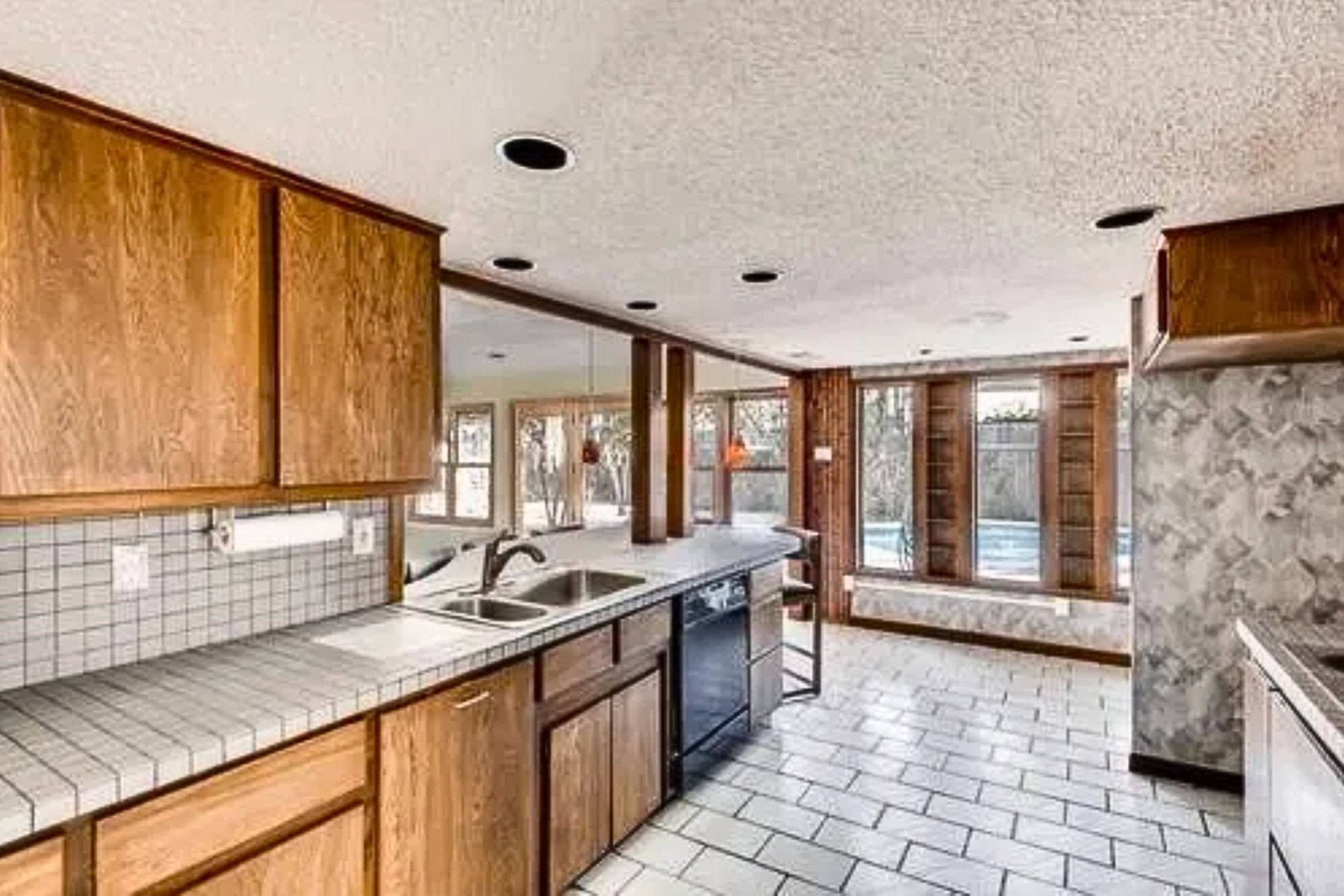 2706 S Surrey Drive, Carrollton, TX, 75006