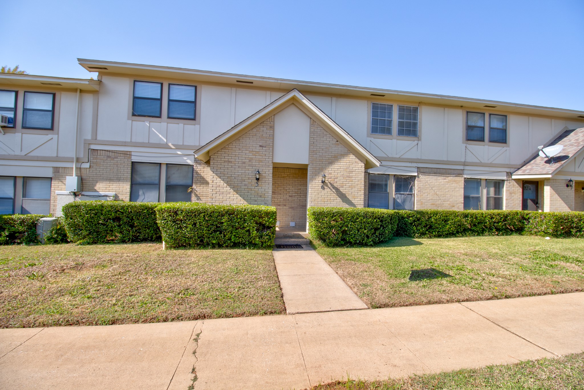 Property photo 01 of 1905 W Morton Street UNIT 5, Denison, TX 75020 | MLS #21105824