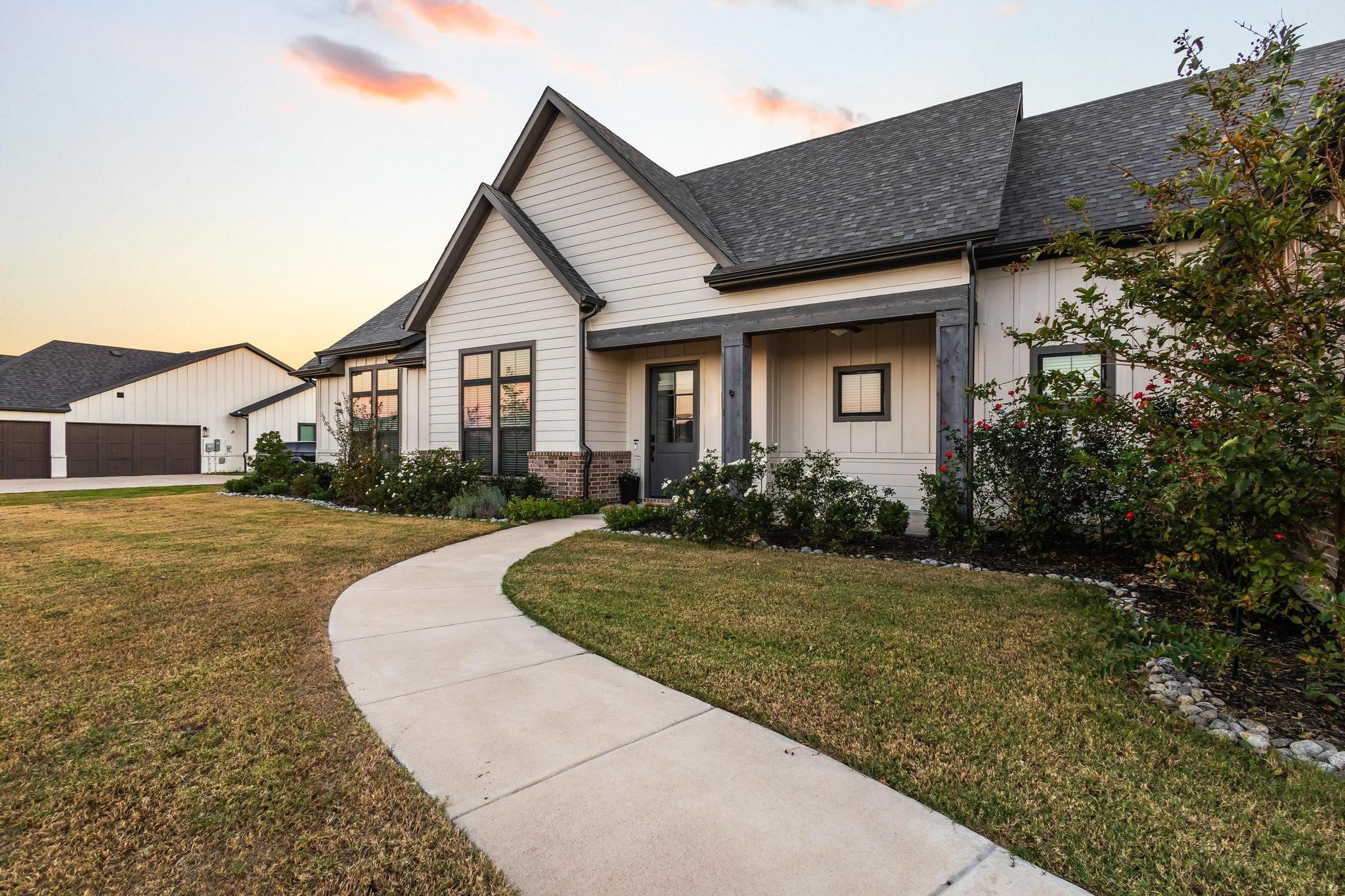 Property photo 01 of 96 Stockton Drive Van, Alstyne, TX 75495 | MLS #21105970