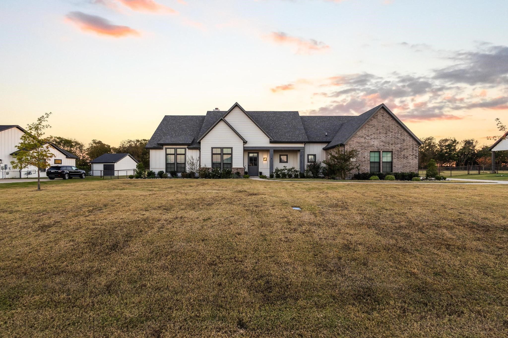 Property photo 02 of 96 Stockton Drive Van, Alstyne, TX 75495 | MLS #21105970