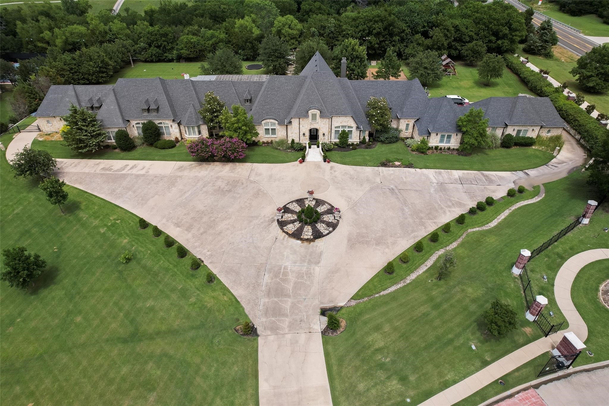 Property photo 01 of 1705 Bison Meadow Lane, Heath, TX 75032 | MLS #21106599