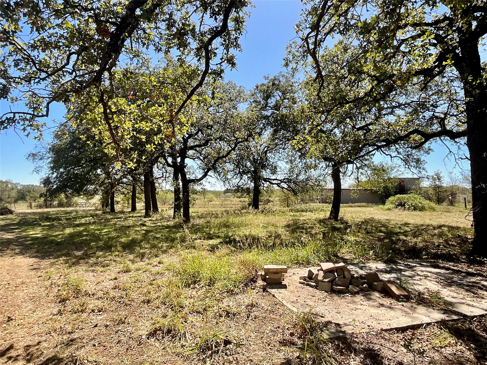 Property photo 01 of 251 Tumbleweed Court, Millsap, TX 76066 | MLS #21106654
