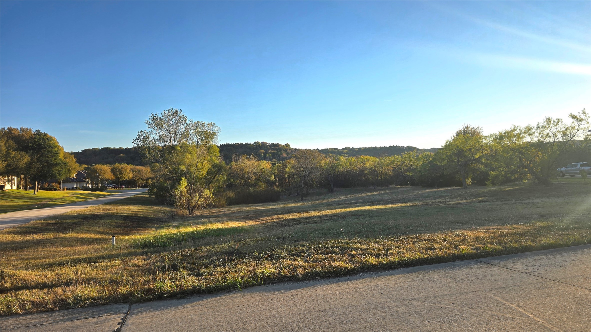 Property photo 03 of 2202 Mountain Lakes Drive, Cedar Hill, TX 75104 | MLS #21107245