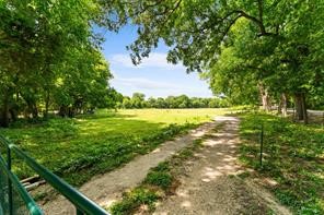 Property photo 02 of 1213 S Houston School Road, Lancaster, TX 75146 | MLS #21107706