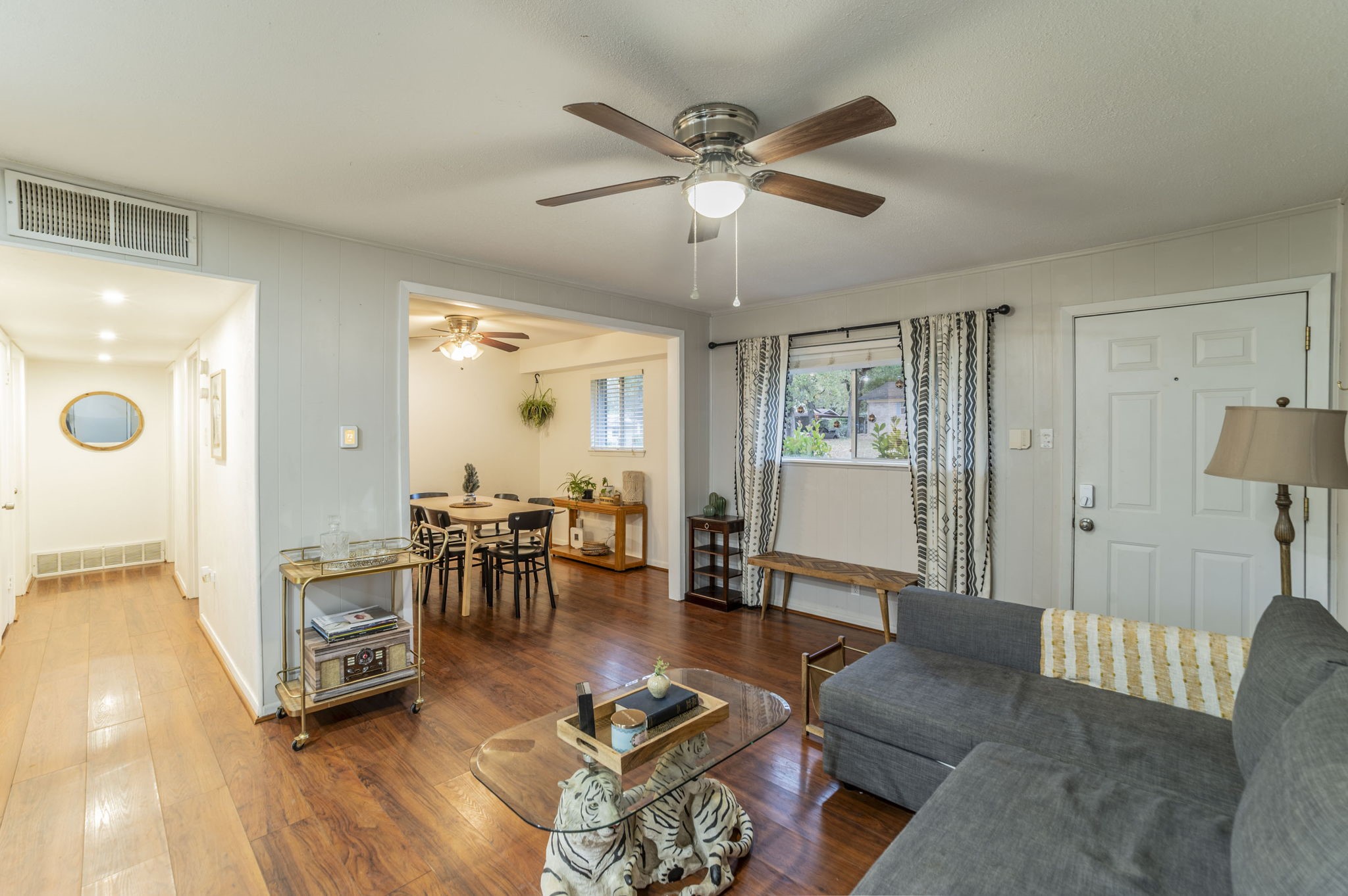 Property photo 04 of 1903 Dogwood Drive, Arlington, TX 76012 | MLS #21108172