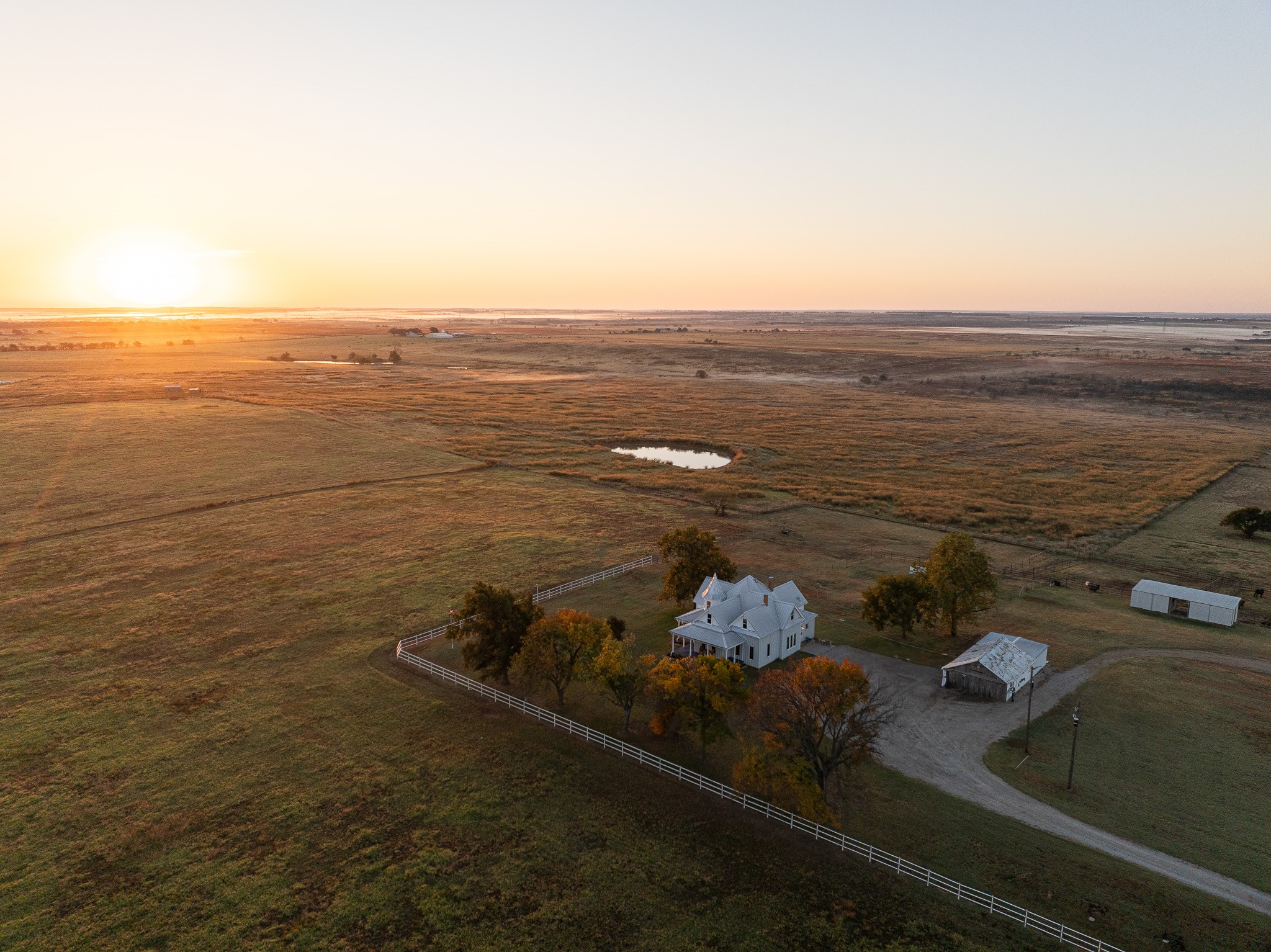 Property photo 02 of 945 Quarter Horse Lane, Bellevue, TX 76228 | MLS #21109804
