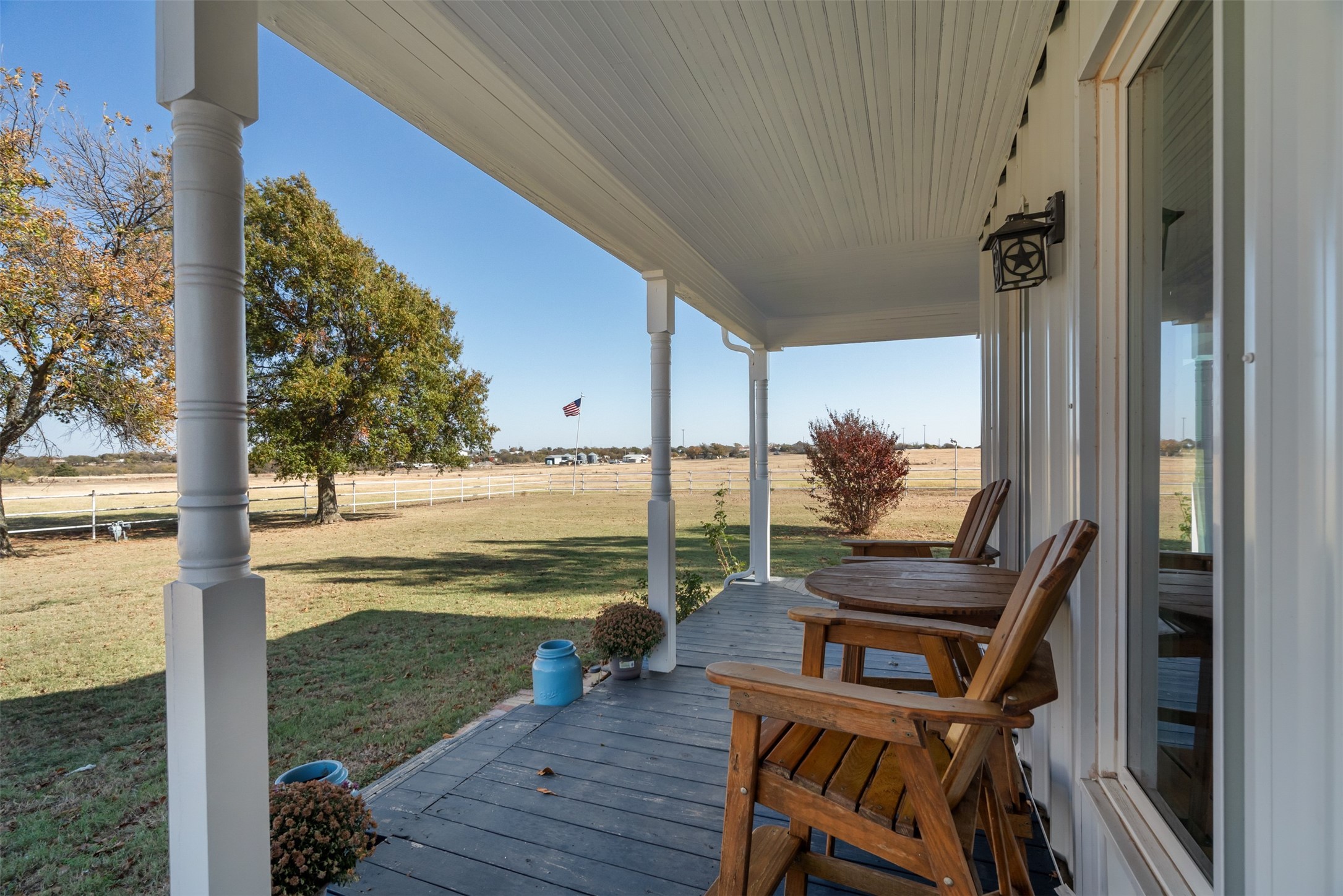 Property photo 03 of 945 Quarter Horse Lane, Bellevue, TX 76228 | MLS #21109804