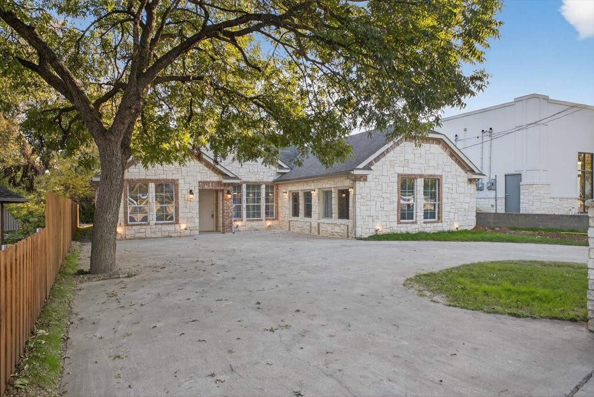 3532 W Jefferson Boulevard, Dallas, TX, 75211