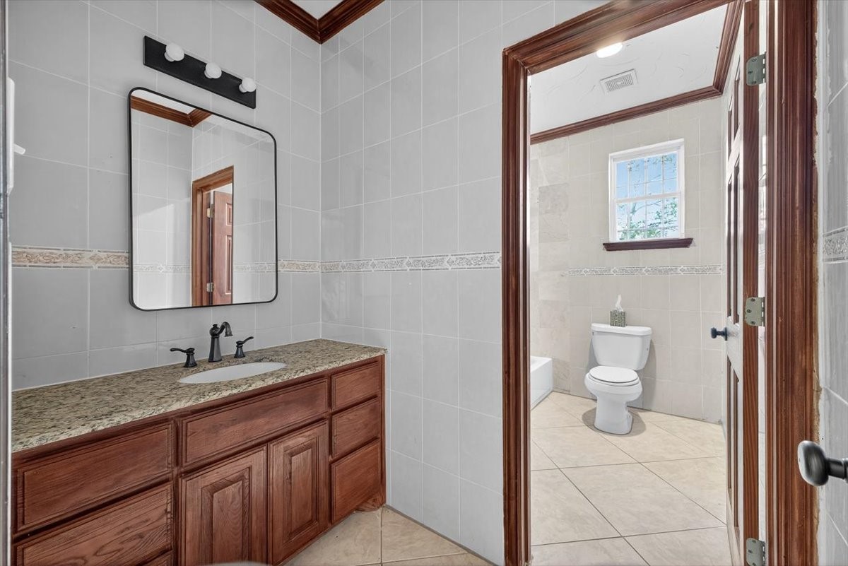 3532 W Jefferson Boulevard, Dallas, TX, 75211