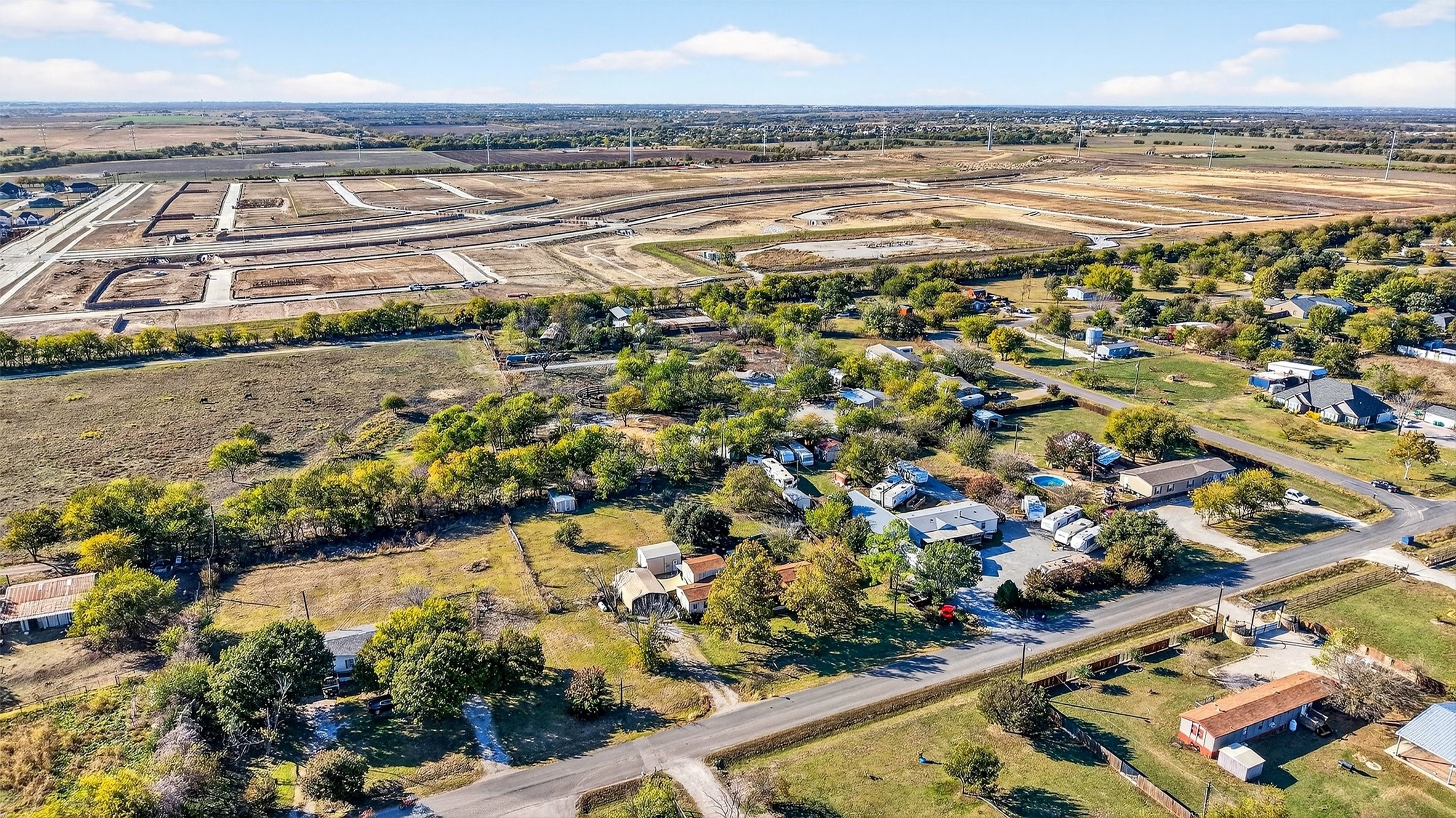 Property photo 02 of 18008 Cindys Lane, Justin, TX 76247 | MLS #21110769