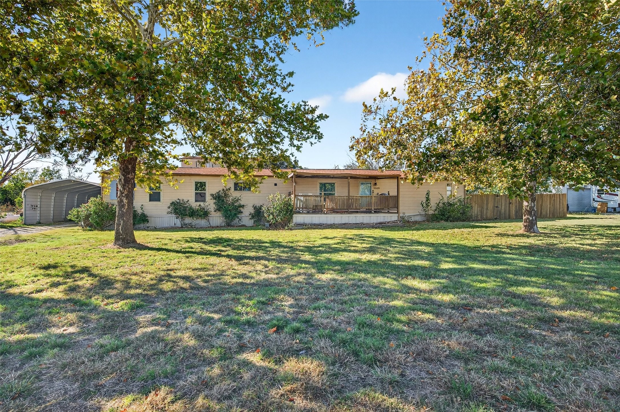 Property photo 04 of 18008 Cindys Lane, Justin, TX 76247 | MLS #21110769