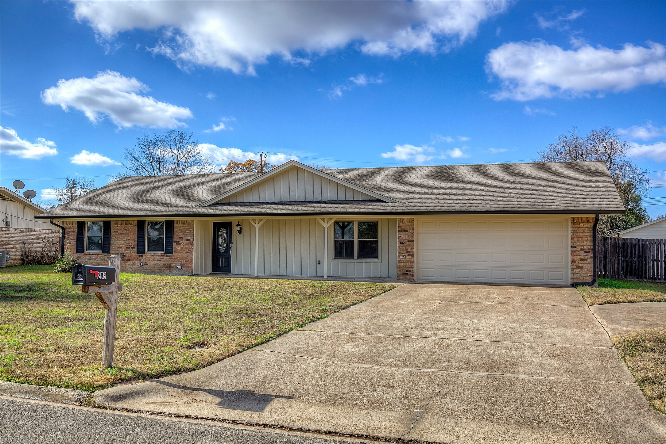 Property photo 01 of 209 Myndi Circle Sulphur, Springs, TX 75482 | MLS #21111271