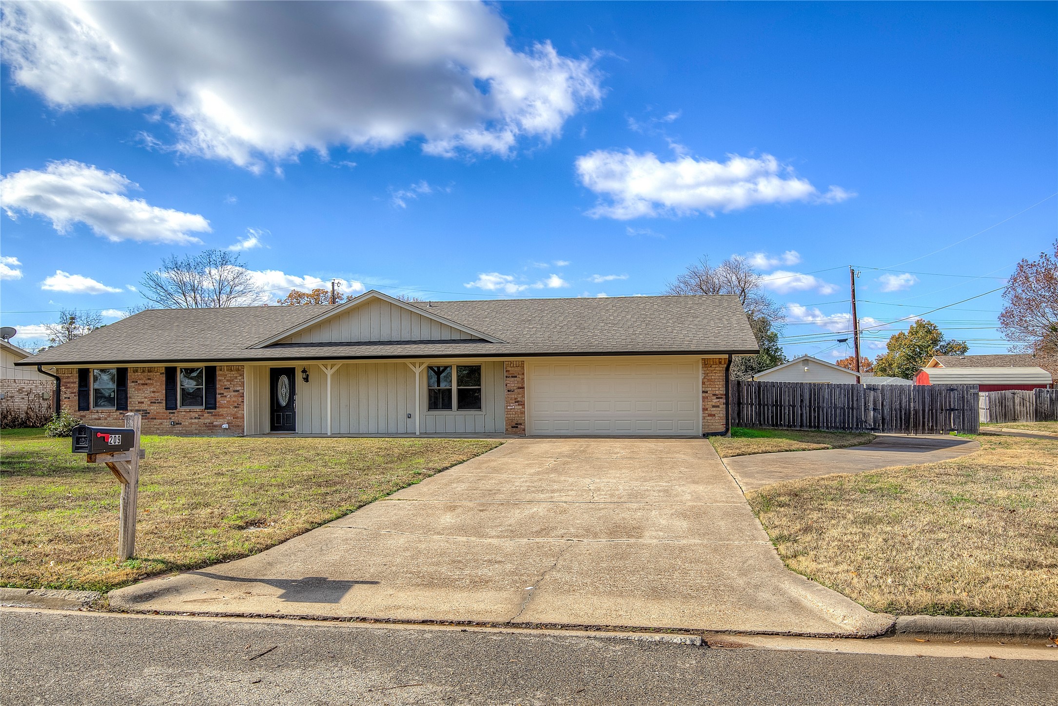 Property photo 03 of 209 Myndi Circle Sulphur, Springs, TX 75482 | MLS #21111271