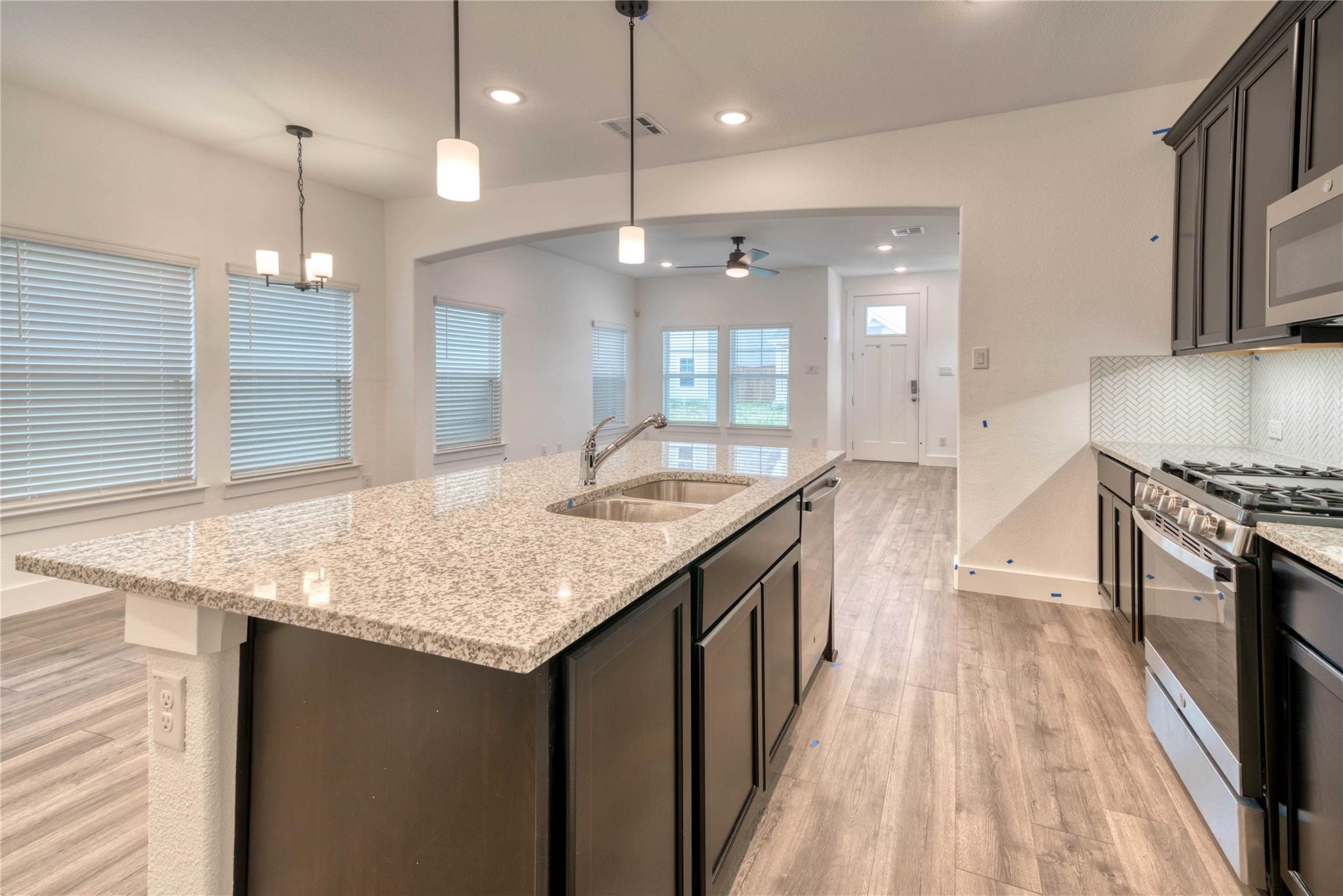 Property photo 03 of 1403 Avocado Lane, Gainesville, TX 76240 | MLS #21113560