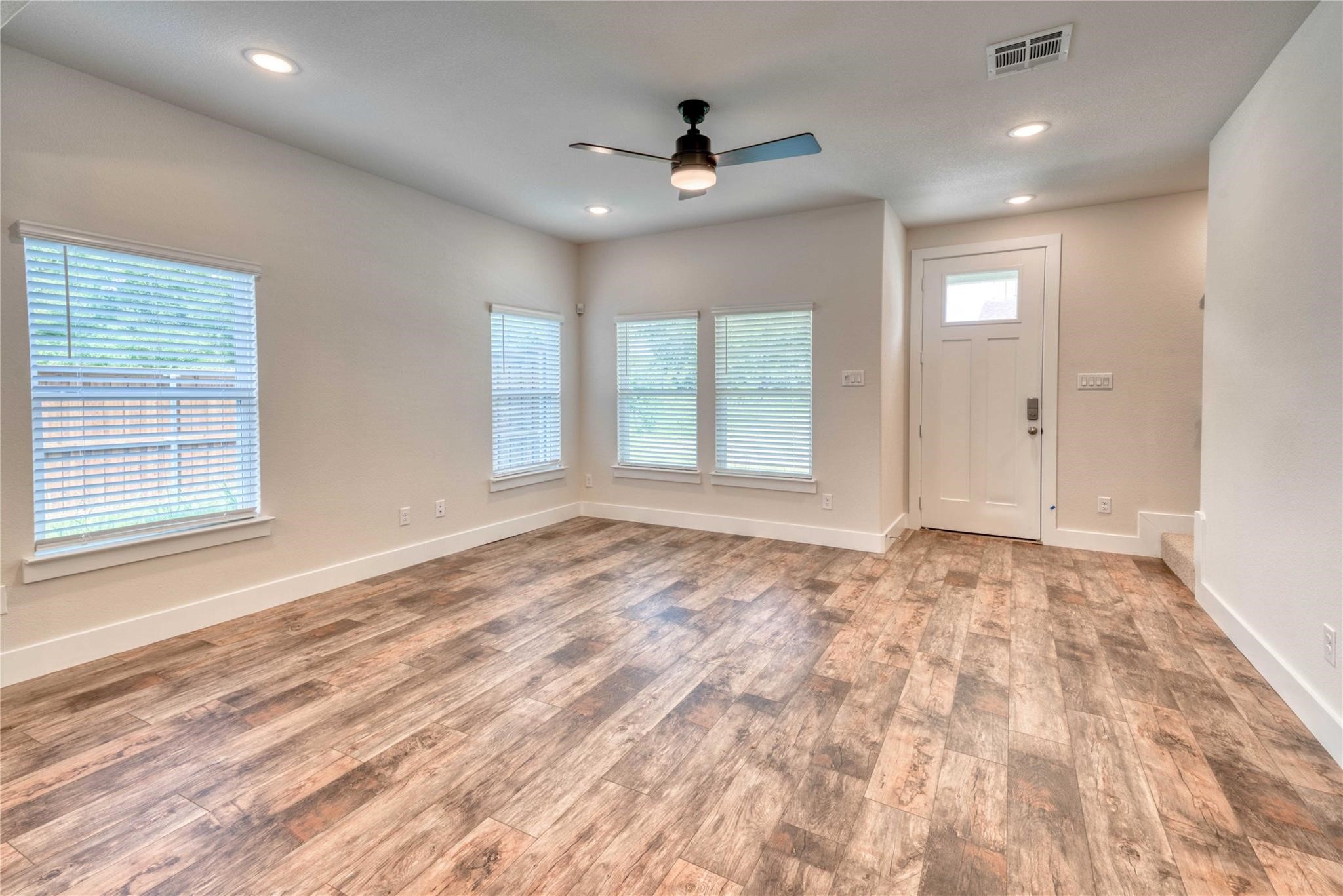 Property photo 02 of 1404 Avocado Lane, Gainesville, TX 76240 | MLS #21113565