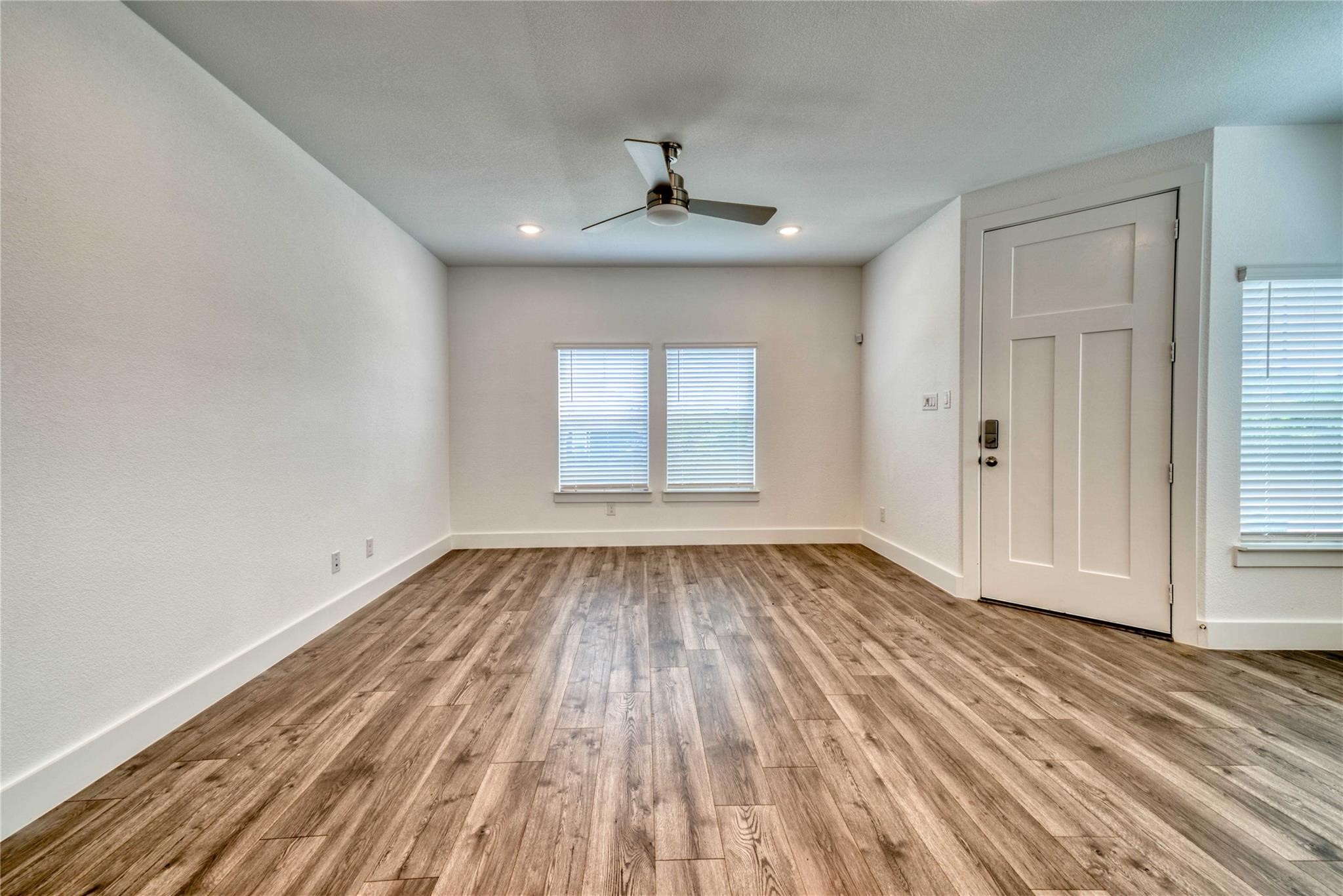 Property photo 02 of 1407 Avocado Lane, Gainesville, TX 76240 | MLS #21113575