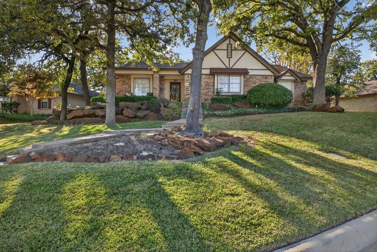 Property photo 01 of 5112 Misty Wood Drive, Arlington, TX 76017 | MLS #21113588