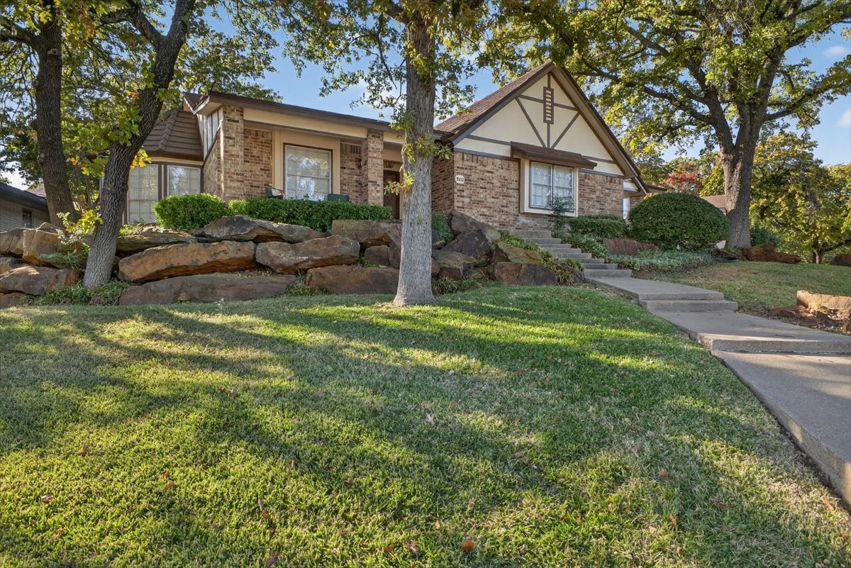 Property photo 02 of 5112 Misty Wood Drive, Arlington, TX 76017 | MLS #21113588