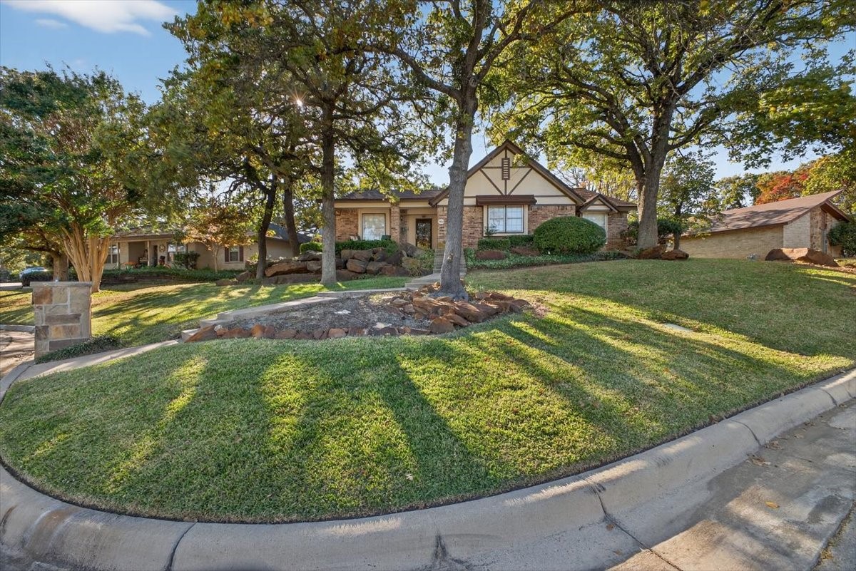 Property photo 03 of 5112 Misty Wood Drive, Arlington, TX 76017 | MLS #21113588