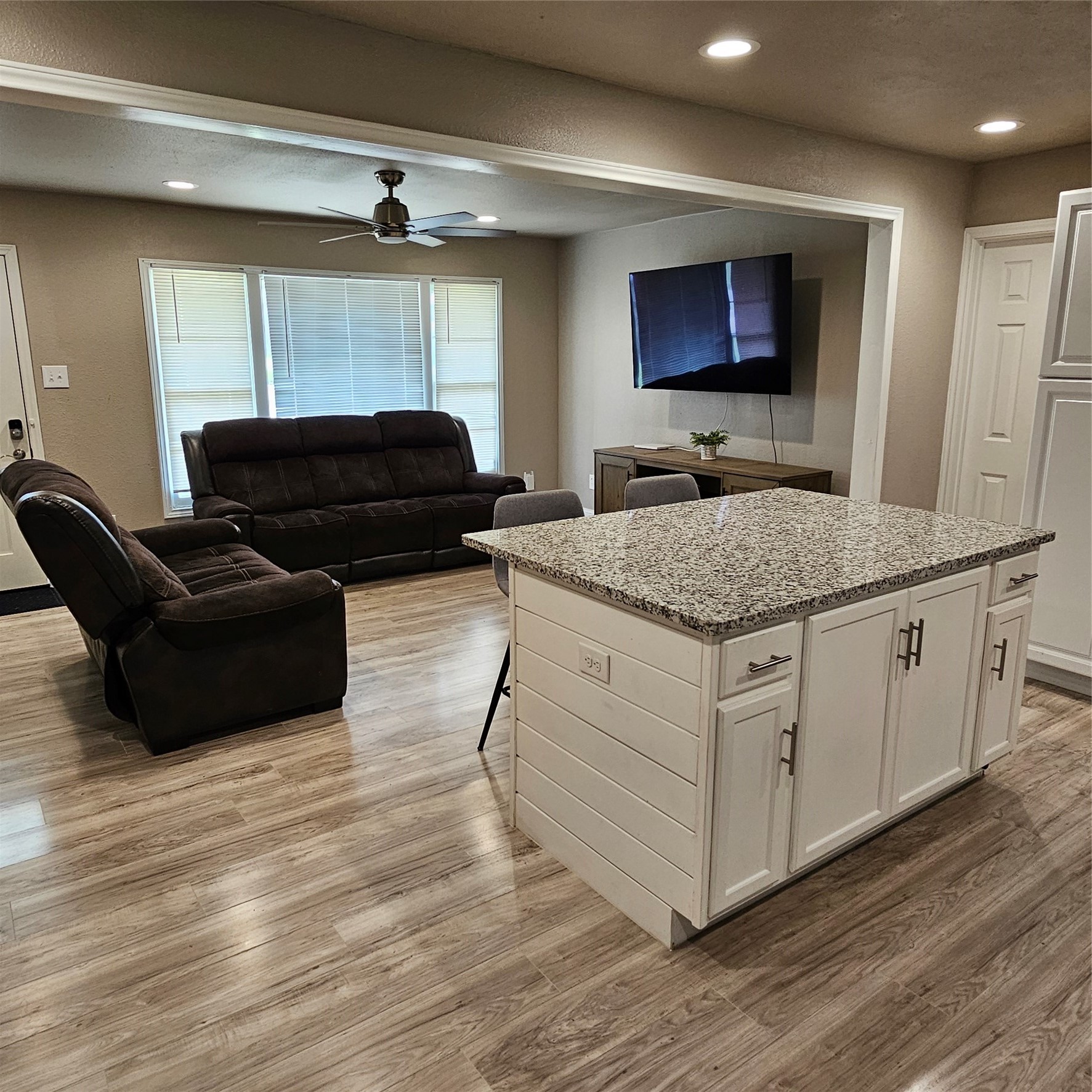 802 Brown Trail, Bedford, TX, 76022