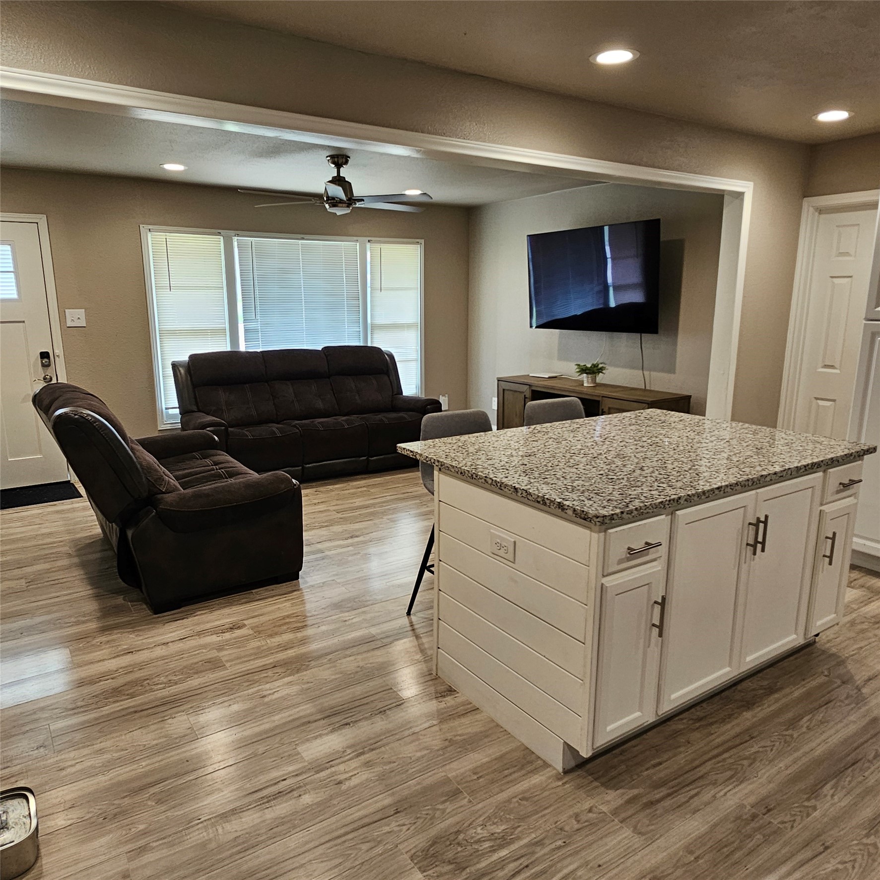 802 Brown Trail, Bedford, TX, 76022