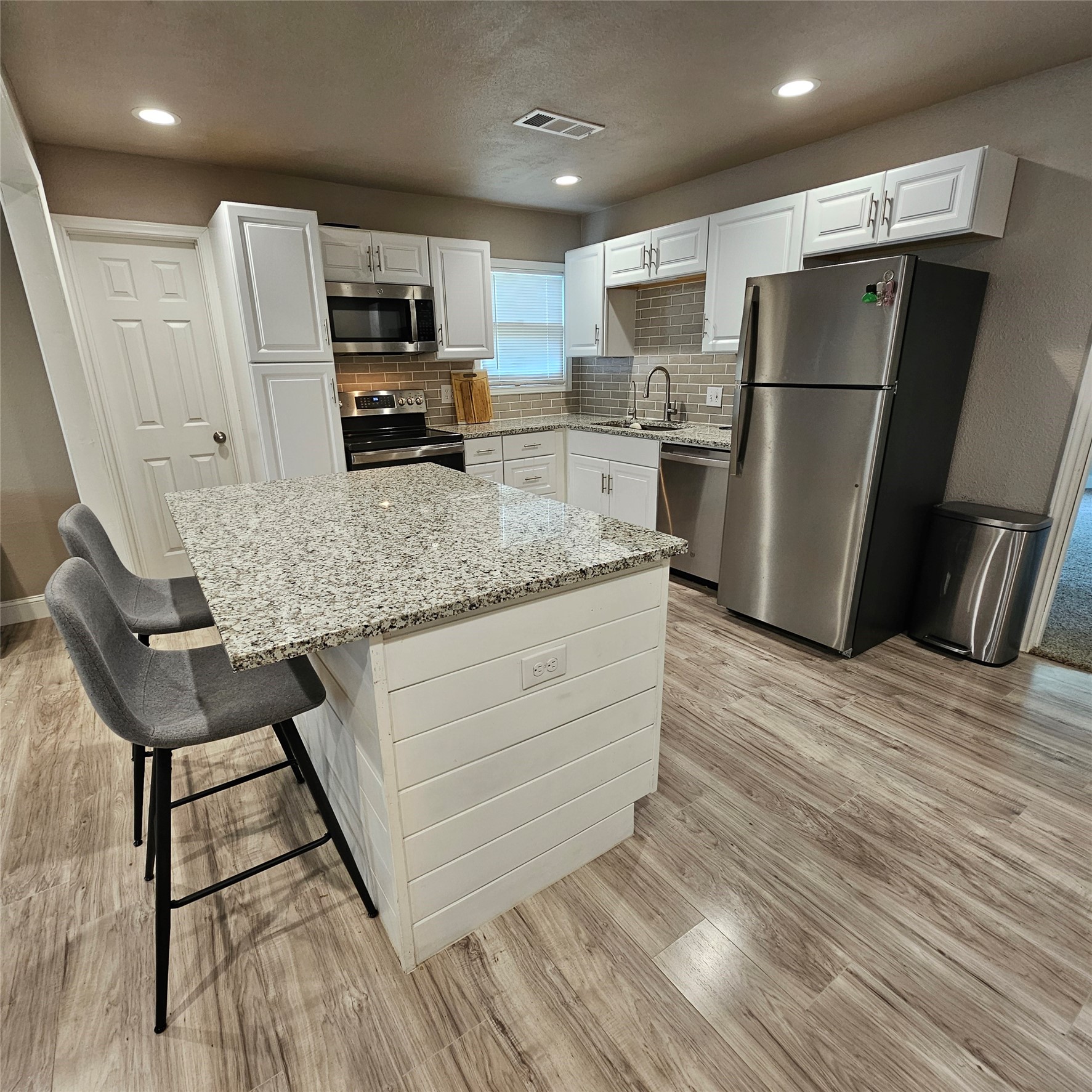 802 Brown Trail, Bedford, TX, 76022