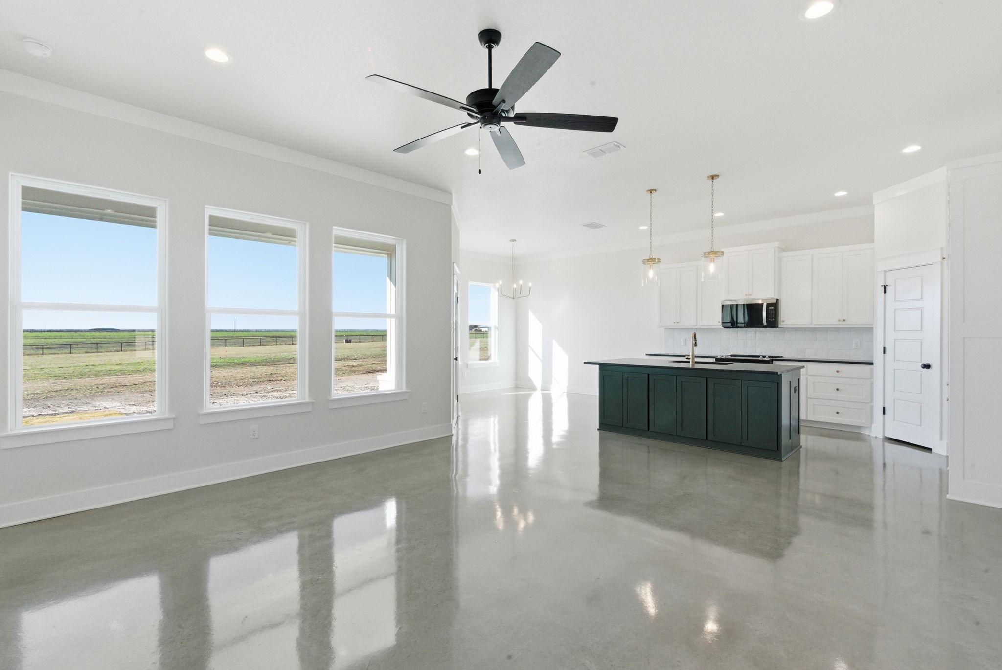 1001 Paramount Drive, Cresson, TX, 76035