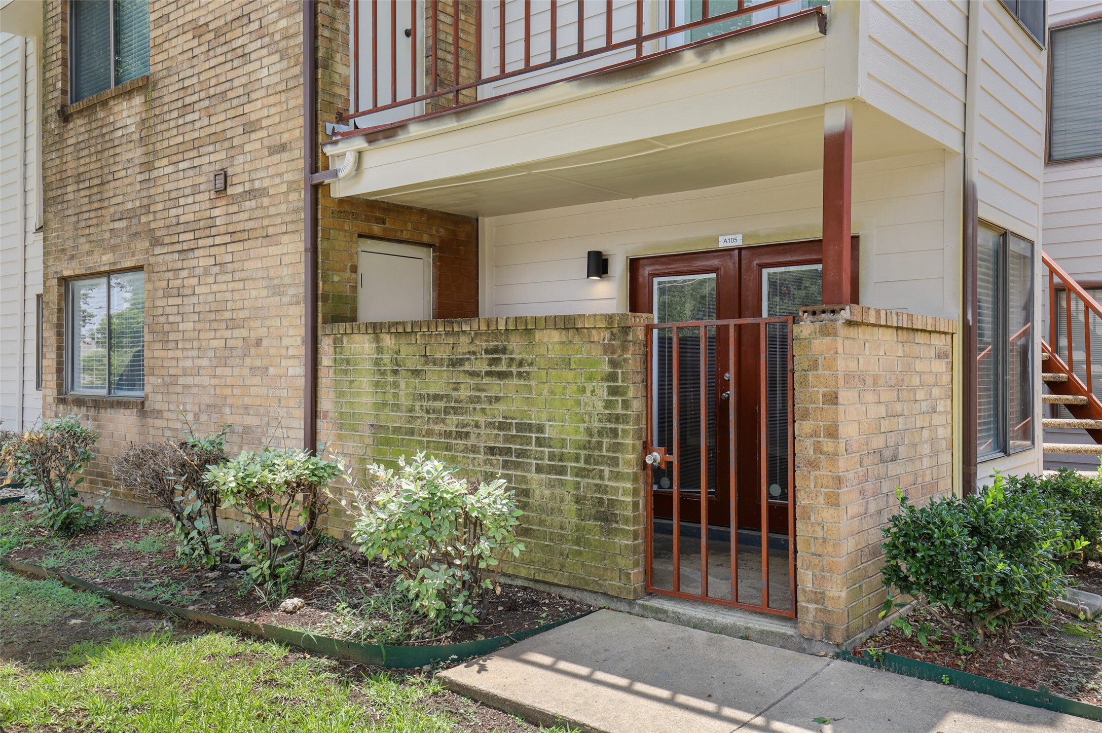 Property photo 02 of 2312 Balsam Drive UNIT A105, Arlington, TX 76006 | MLS #21117376