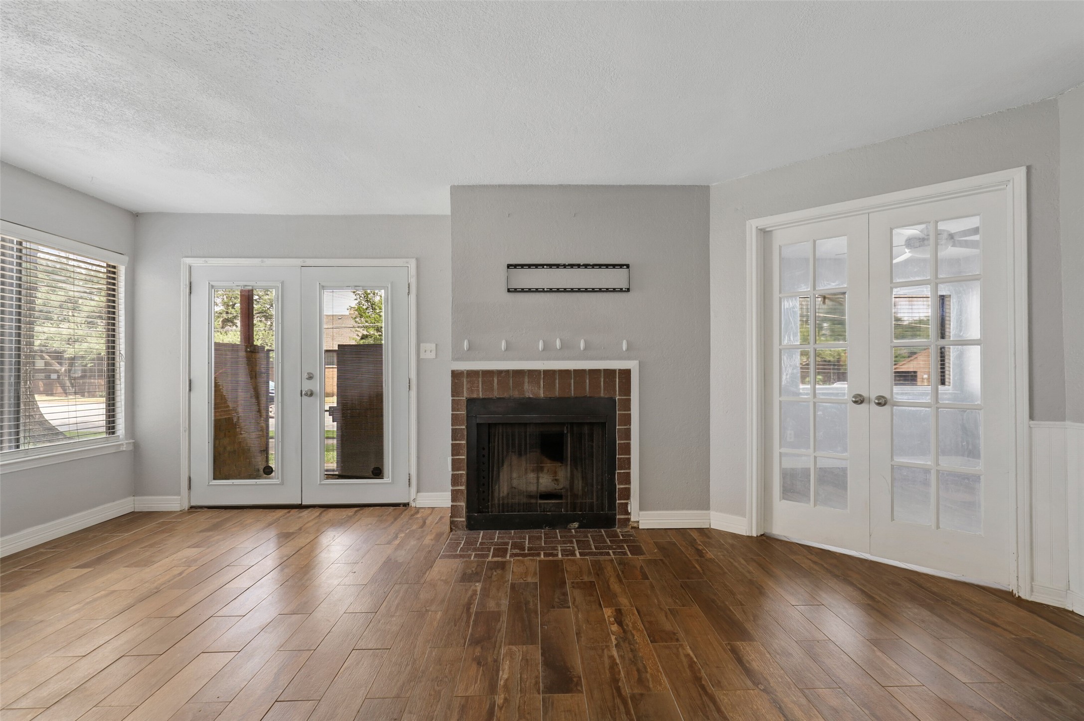 Property photo 04 of 2312 Balsam Drive UNIT A105, Arlington, TX 76006 | MLS #21117376