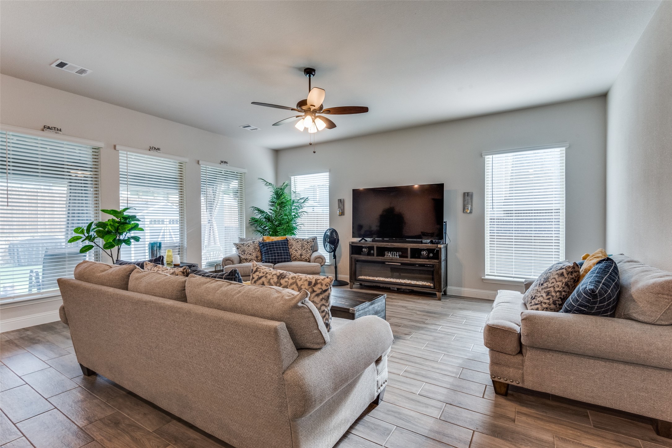 1003 Creekhaven Lane, Mansfield, TX, 76063