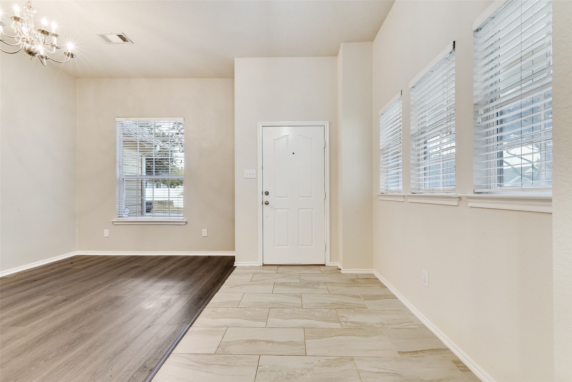 Property photo 04 of 4936 Mccauley Drive Fort, Worth, TX 76244 | MLS #21118014