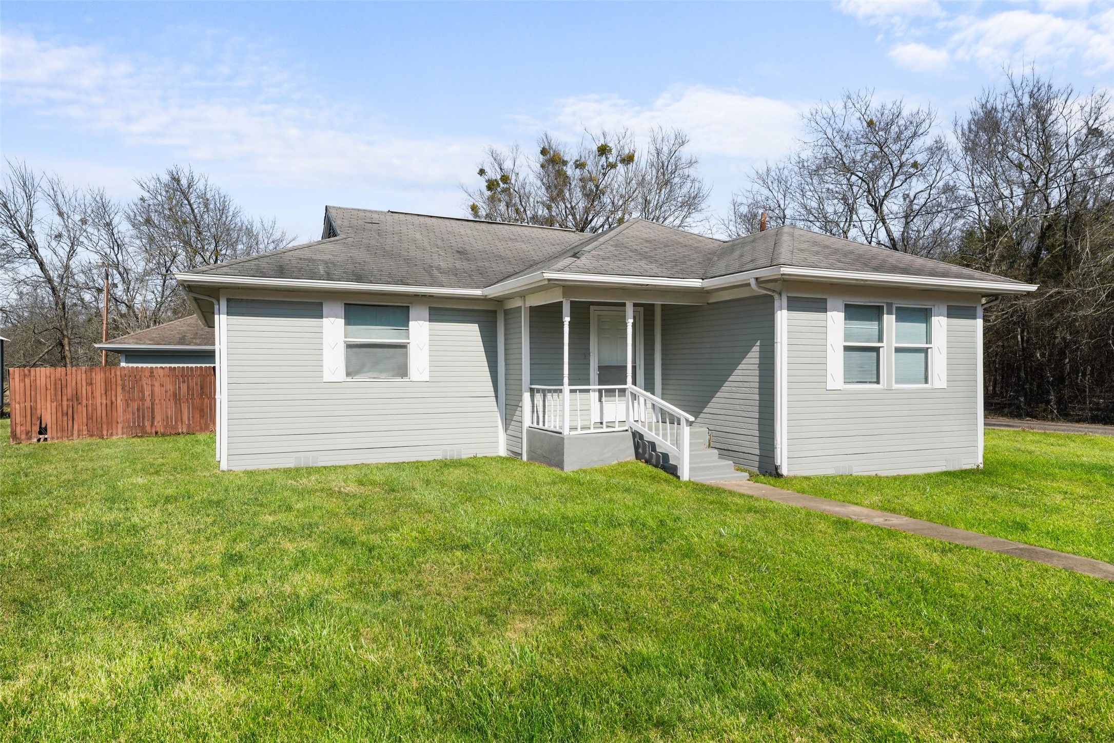 Property photo 03 of 1145 Jefferson Road, Paris, TX 75460 | MLS #21118026