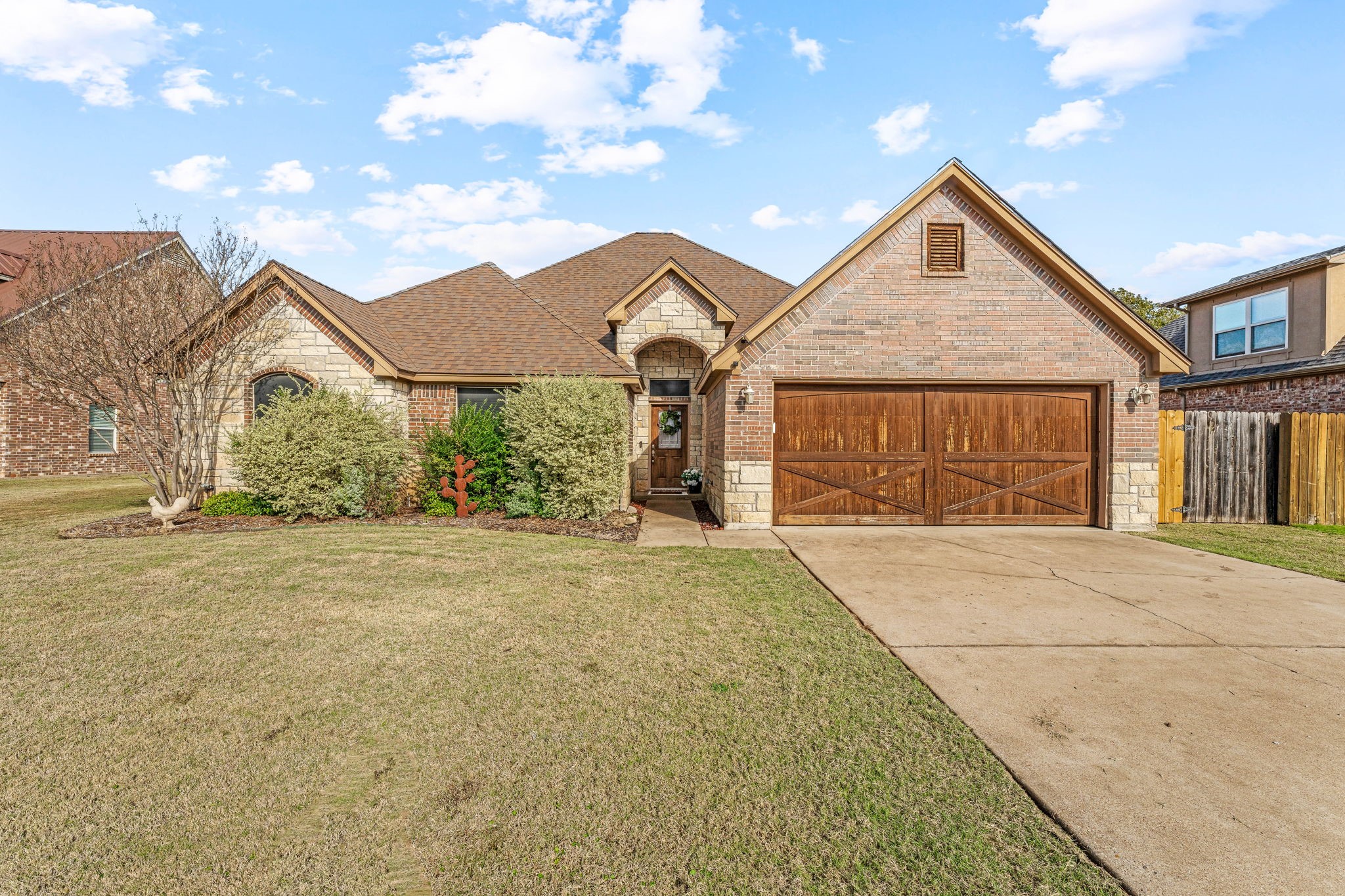 Property photo 01 of 2936 Willow Ridge Circle, Granbury, TX 76049 | MLS #21119156