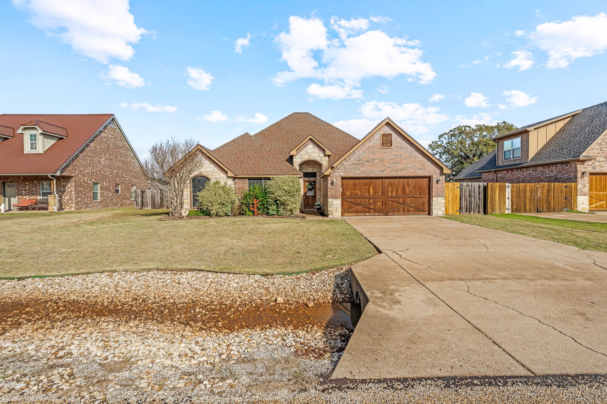 Property photo 03 of 2936 Willow Ridge Circle, Granbury, TX 76049 | MLS #21119156
