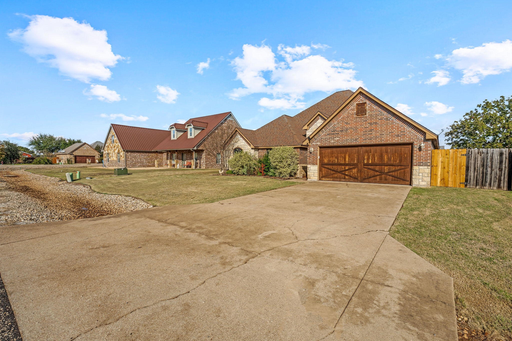 Property photo 04 of 2936 Willow Ridge Circle, Granbury, TX 76049 | MLS #21119156