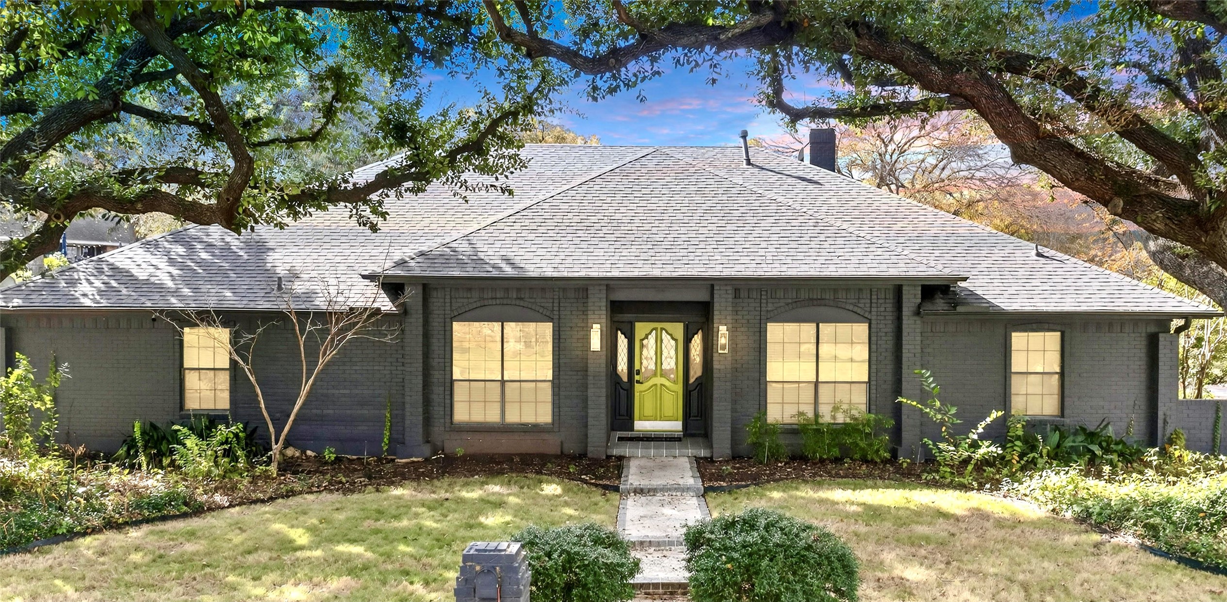 Property photo 01 of 3900 N Shadycreek Drive, Arlington, TX 76013 | MLS #21119579