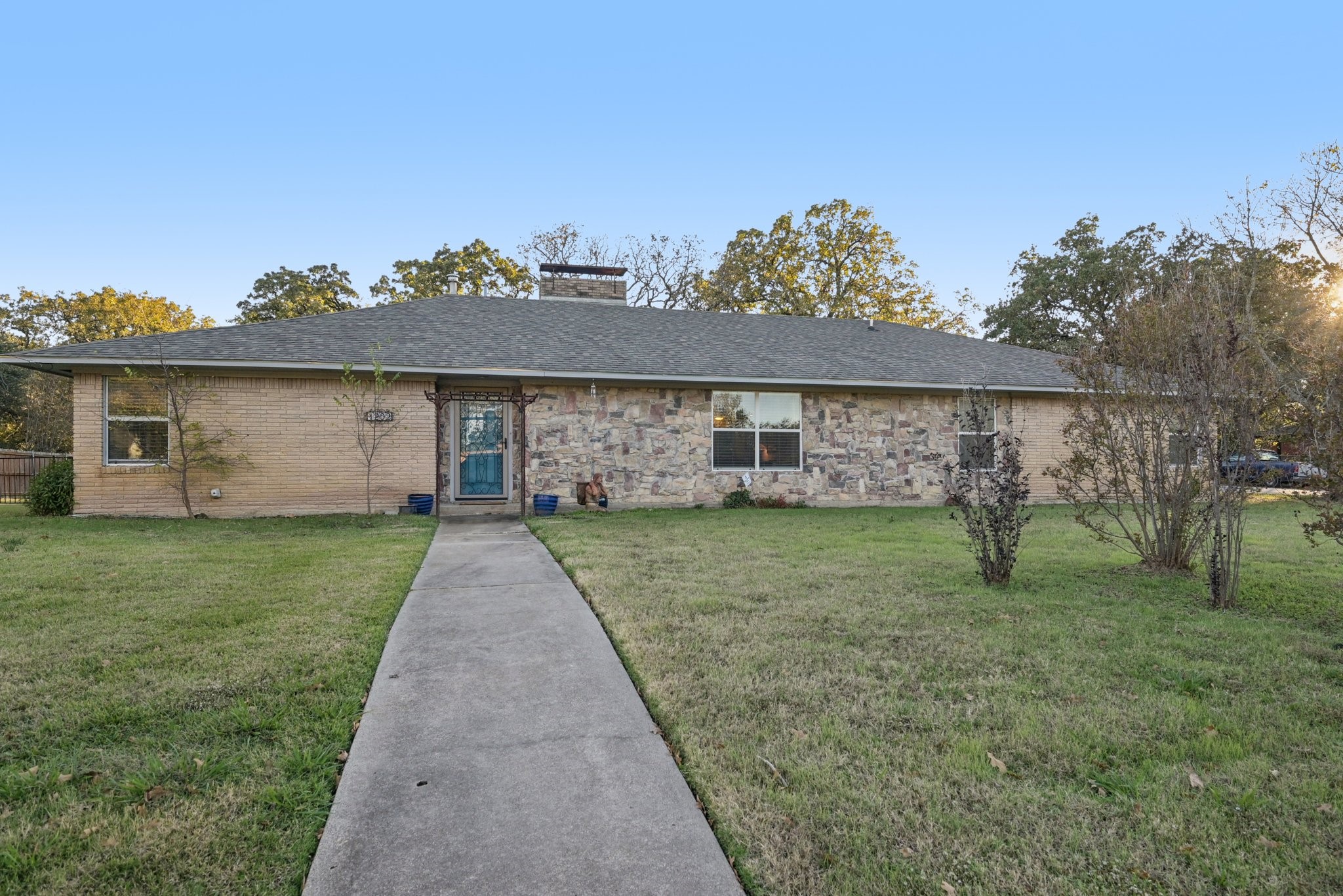 Property photo 02 of 1202 Hopkins Drive, Denton, TX 76205 | MLS #21119661