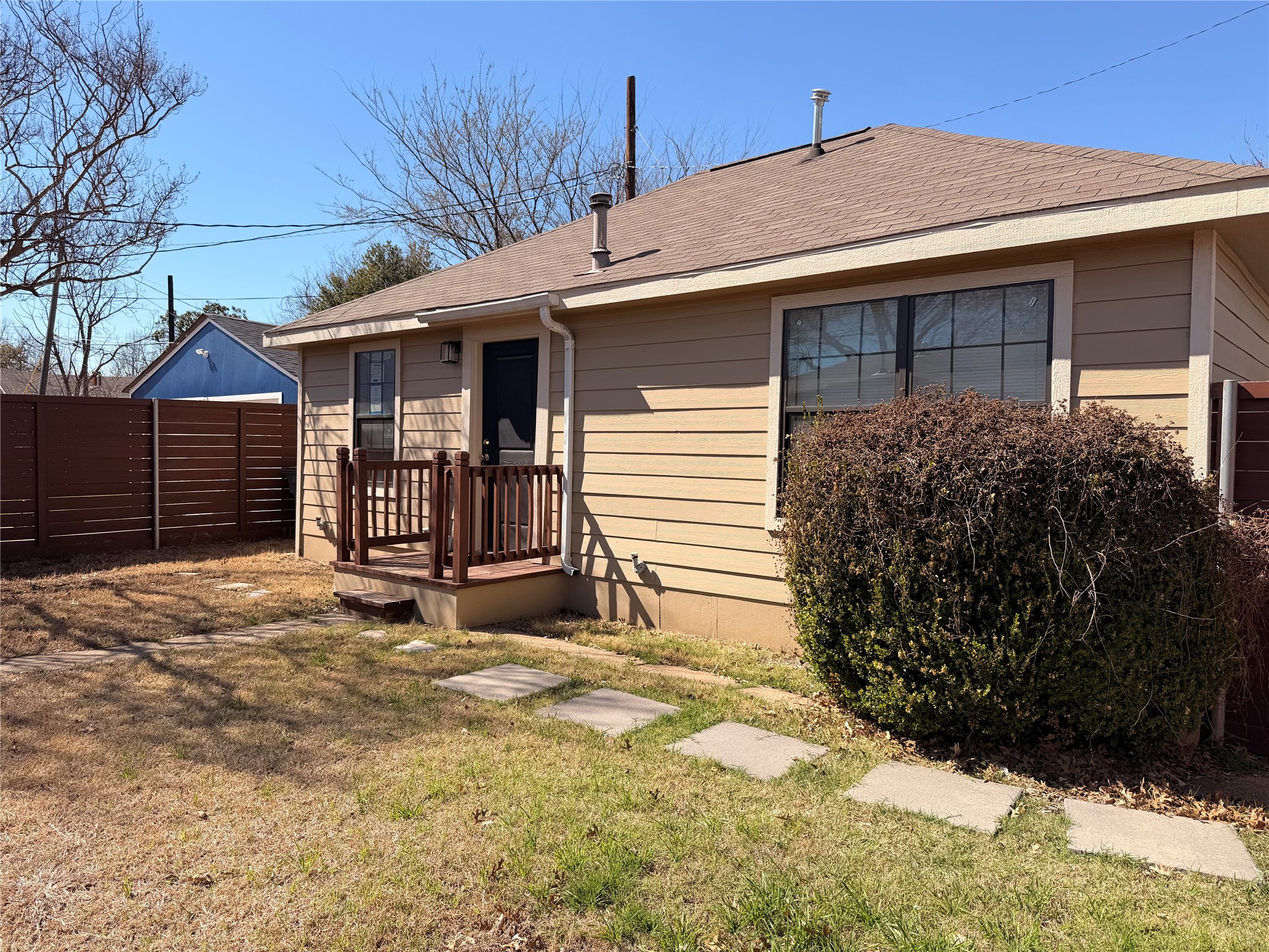 Property photo 02 of 1115 S Glasgow Drive UNIT 2, Dallas, TX 75223 | MLS #21120019