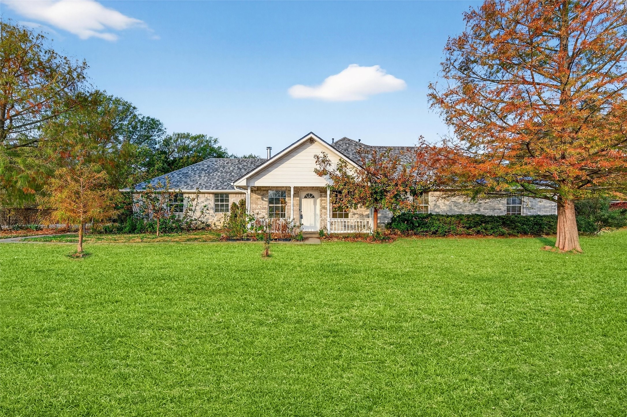 Property photo 02 of 538 Lakewood Road, Denison, TX 75020 | MLS #21120228