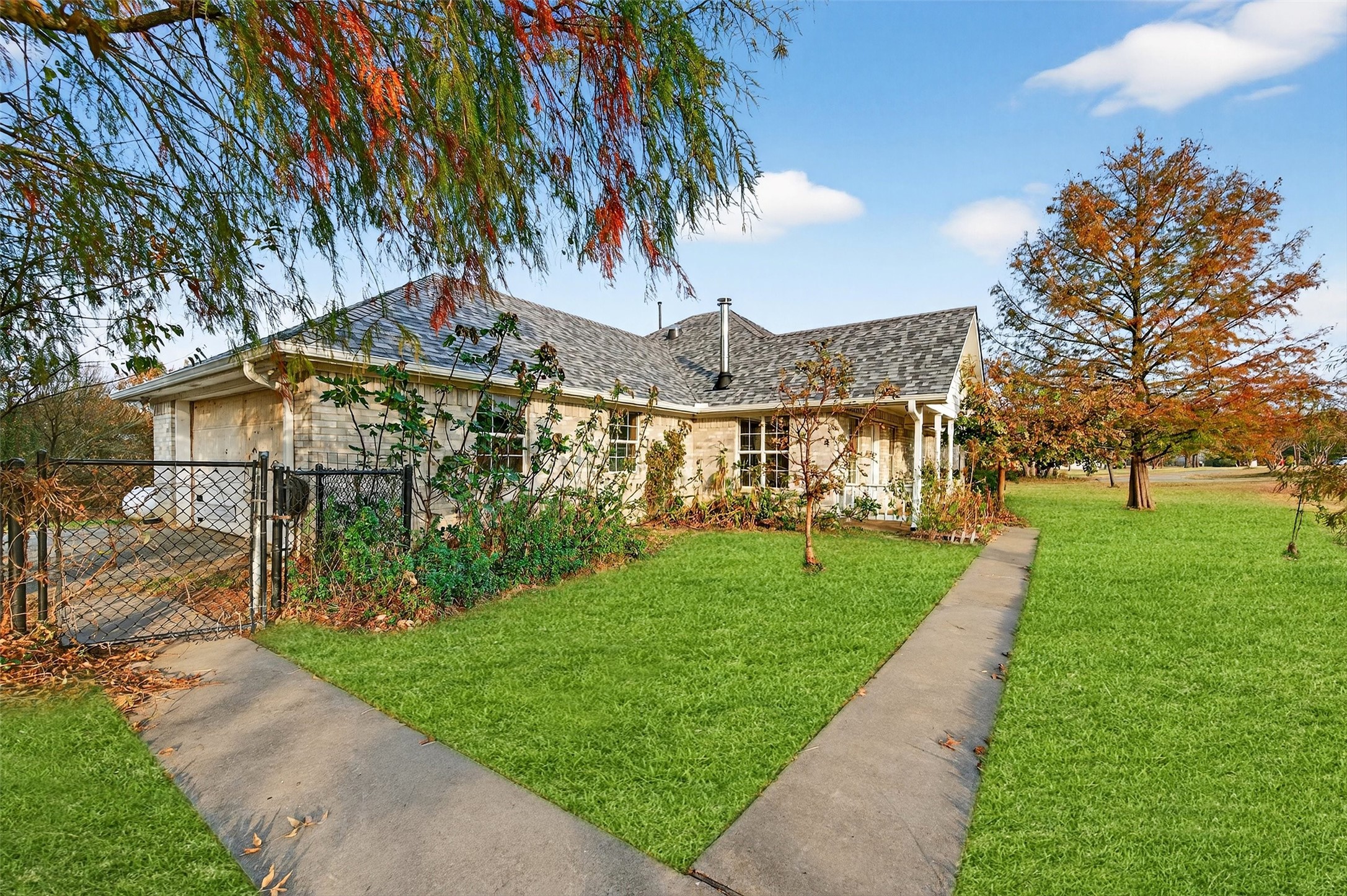 Property photo 04 of 538 Lakewood Road, Denison, TX 75020 | MLS #21120228