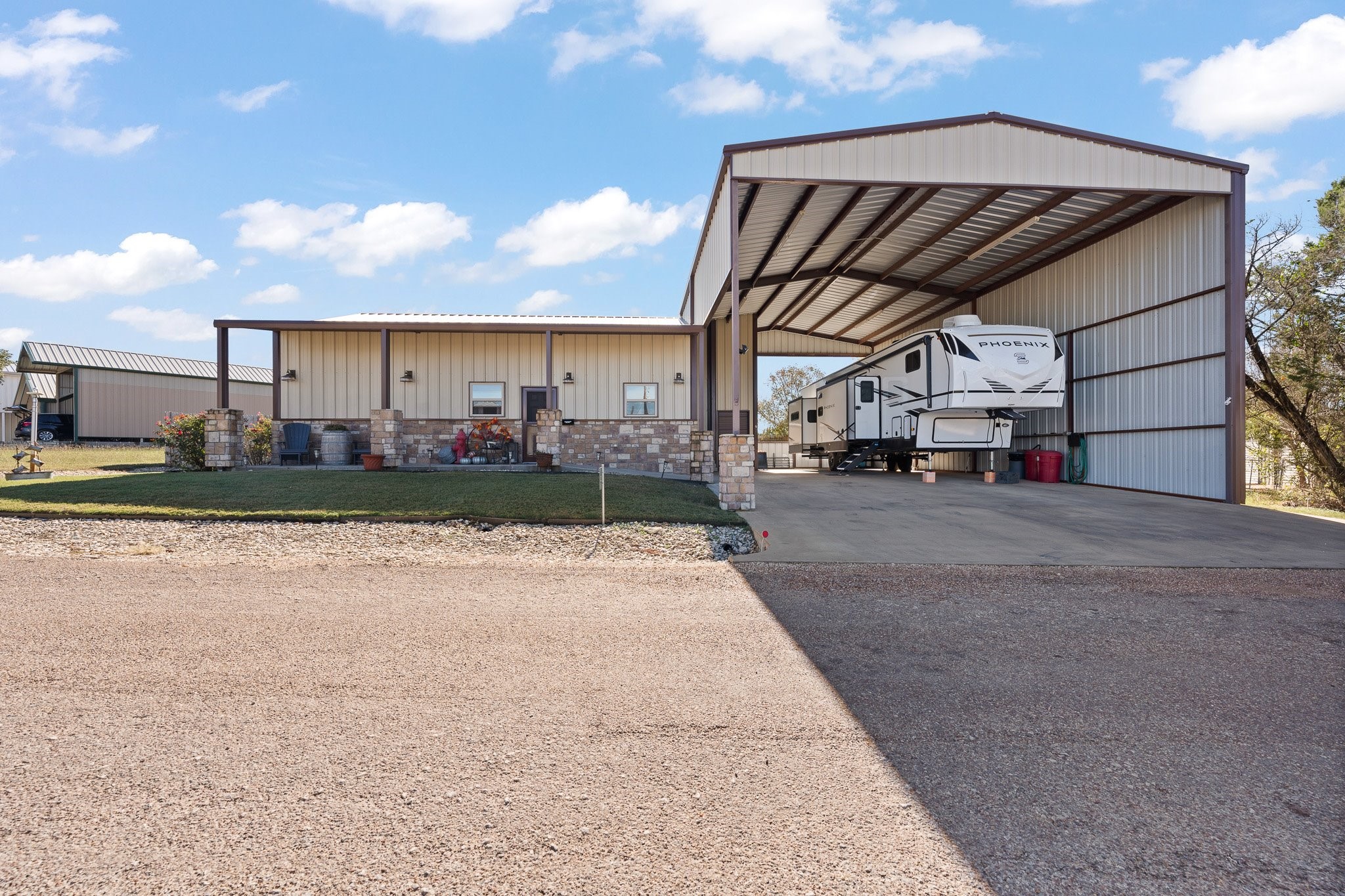 Property photo 01 of 121 Grand Teton Drive, Whitney, TX 76692 | MLS #21121066