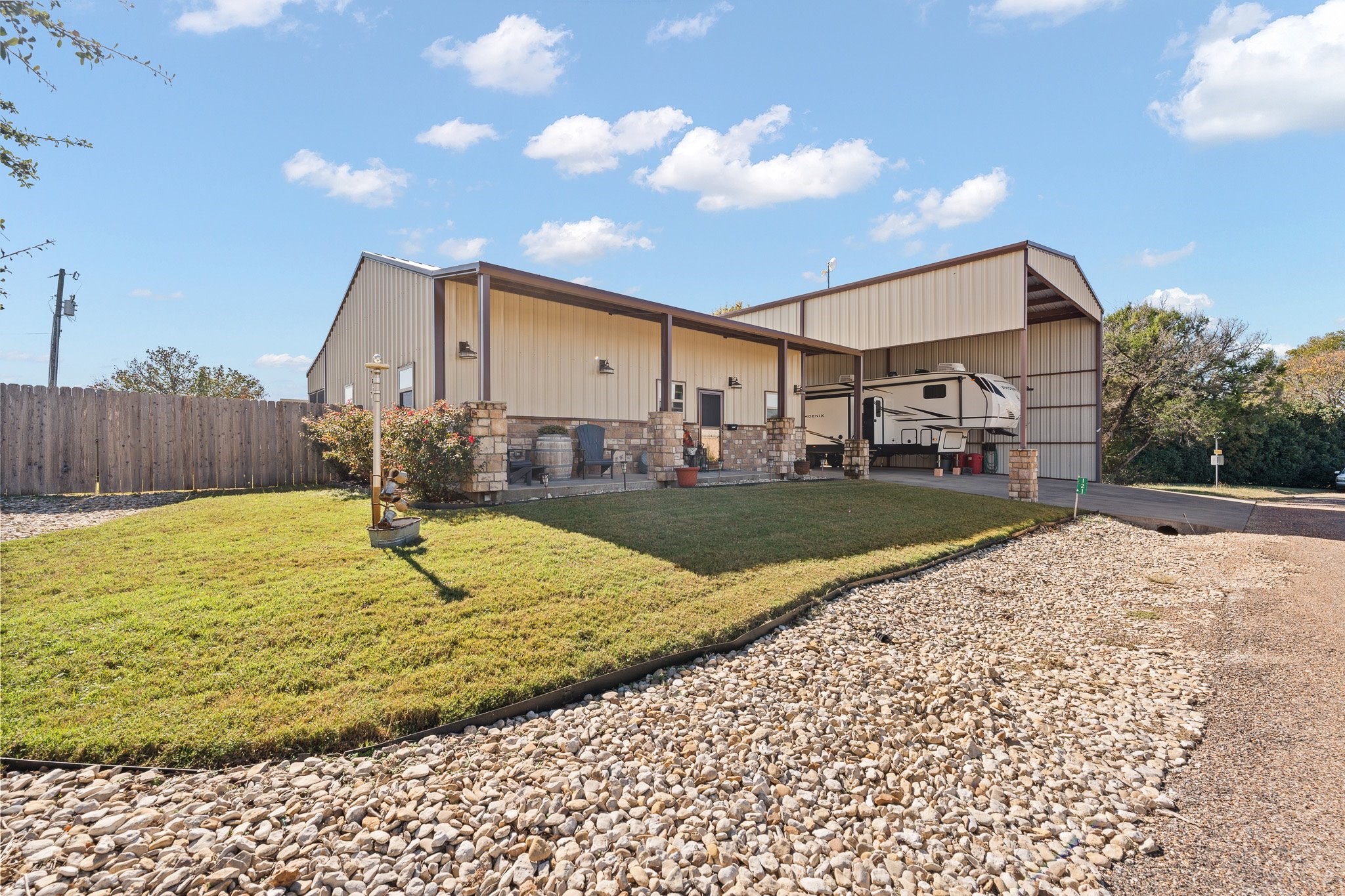 Property photo 02 of 121 Grand Teton Drive, Whitney, TX 76692 | MLS #21121066