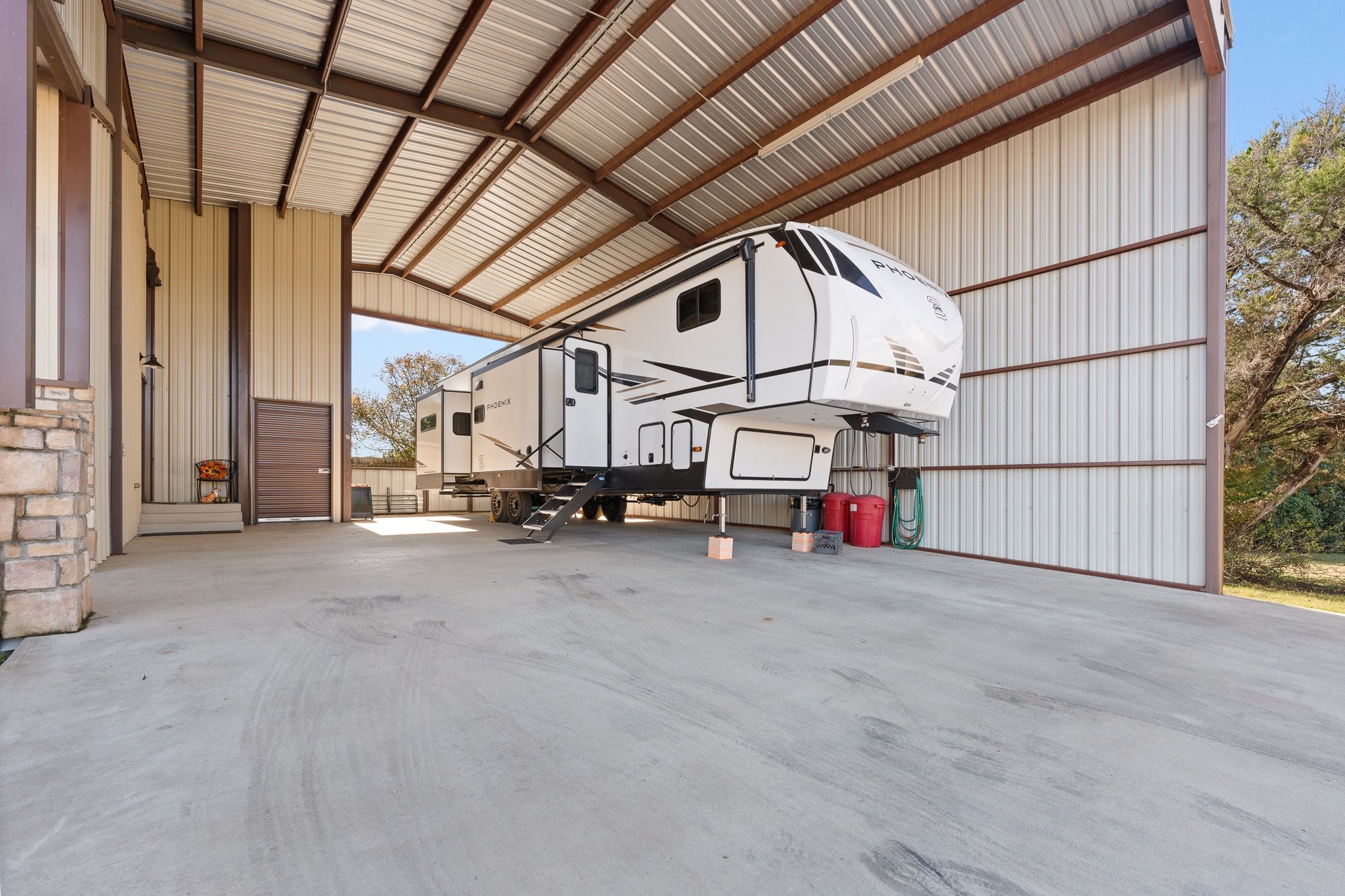 Property photo 03 of 121 Grand Teton Drive, Whitney, TX 76692 | MLS #21121066
