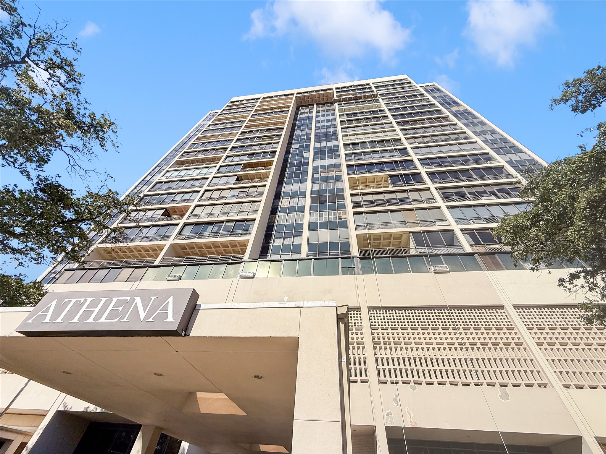 Property photo 03 of 6335 W Northwest Highway UNIT 1815, Dallas, TX 75225 | MLS #21121297