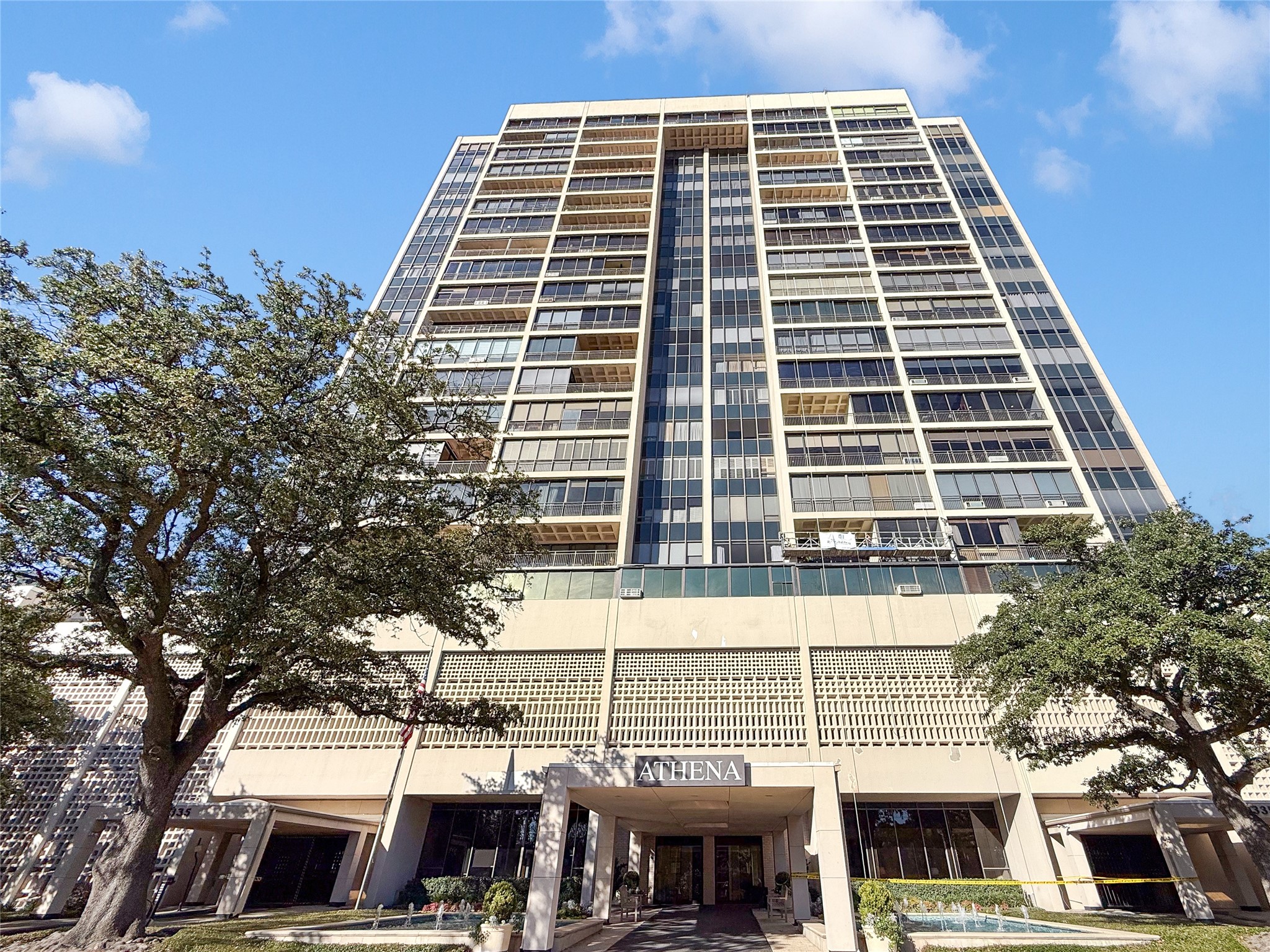 Property photo 04 of 6335 W Northwest Highway UNIT 1815, Dallas, TX 75225 | MLS #21121297