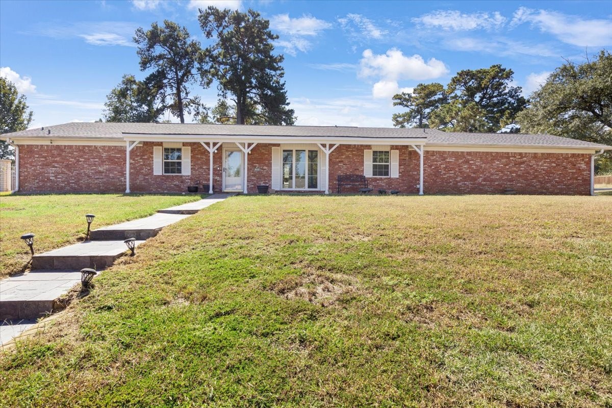 Property photo 02 of 1004 Oakwood Drive, Longview, TX 75604 | MLS #21121333