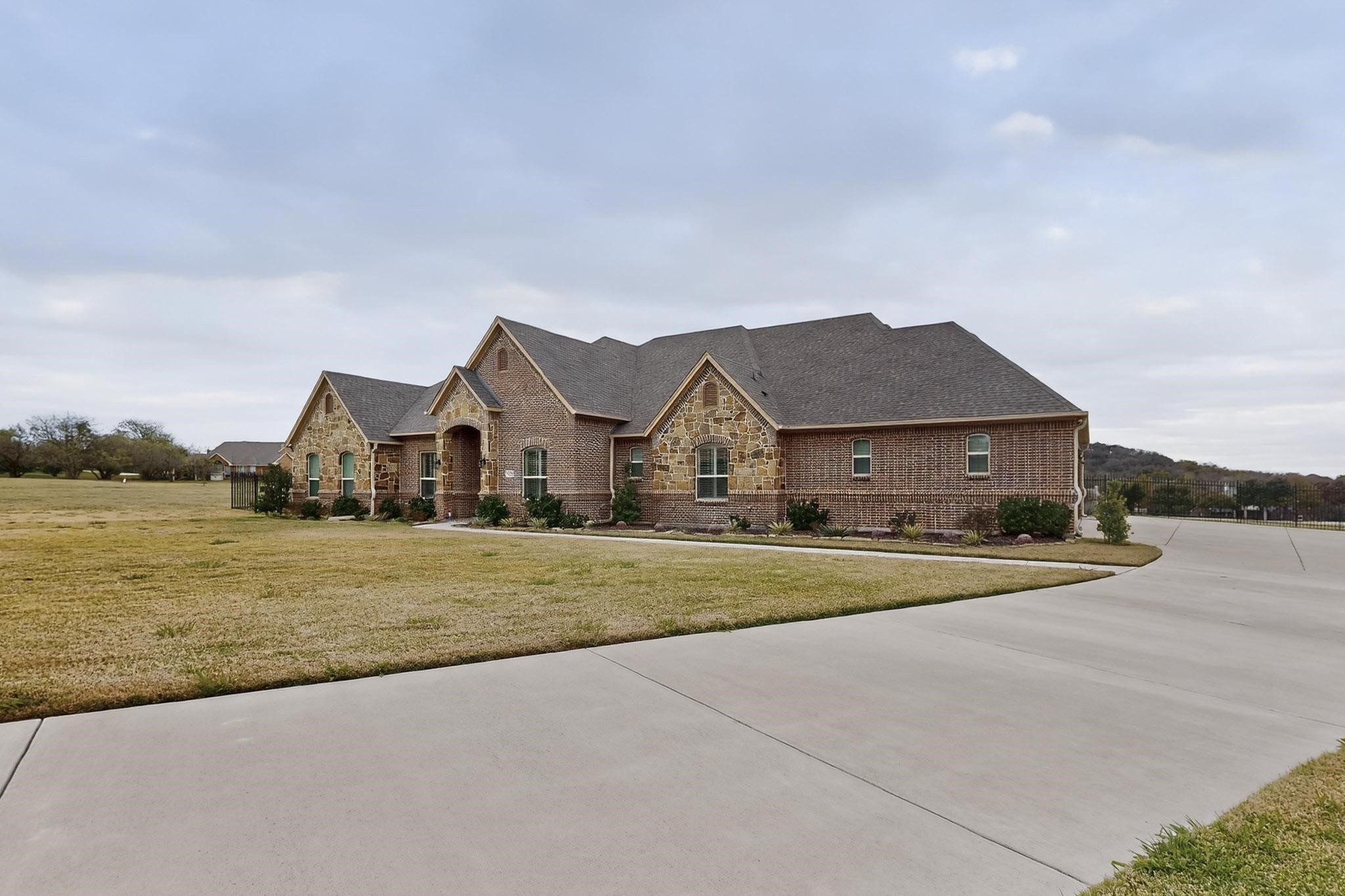 2416 Sweeping Meadows Lane, Cedar Hill, TX, 75104
